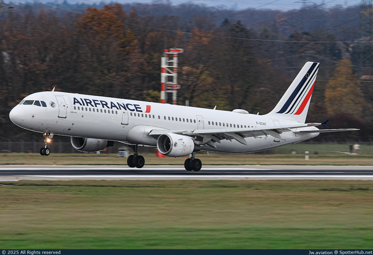 Photo of F-GTAT - Airbus A321-212 operated by Air France