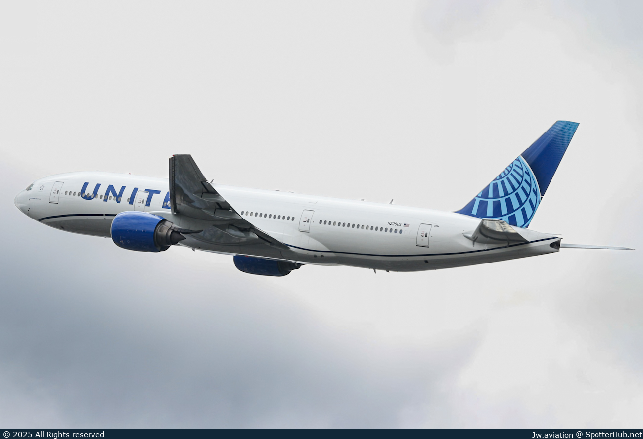 Photo of N229UA - Boeing 777-222(ER) operated by United Airlines