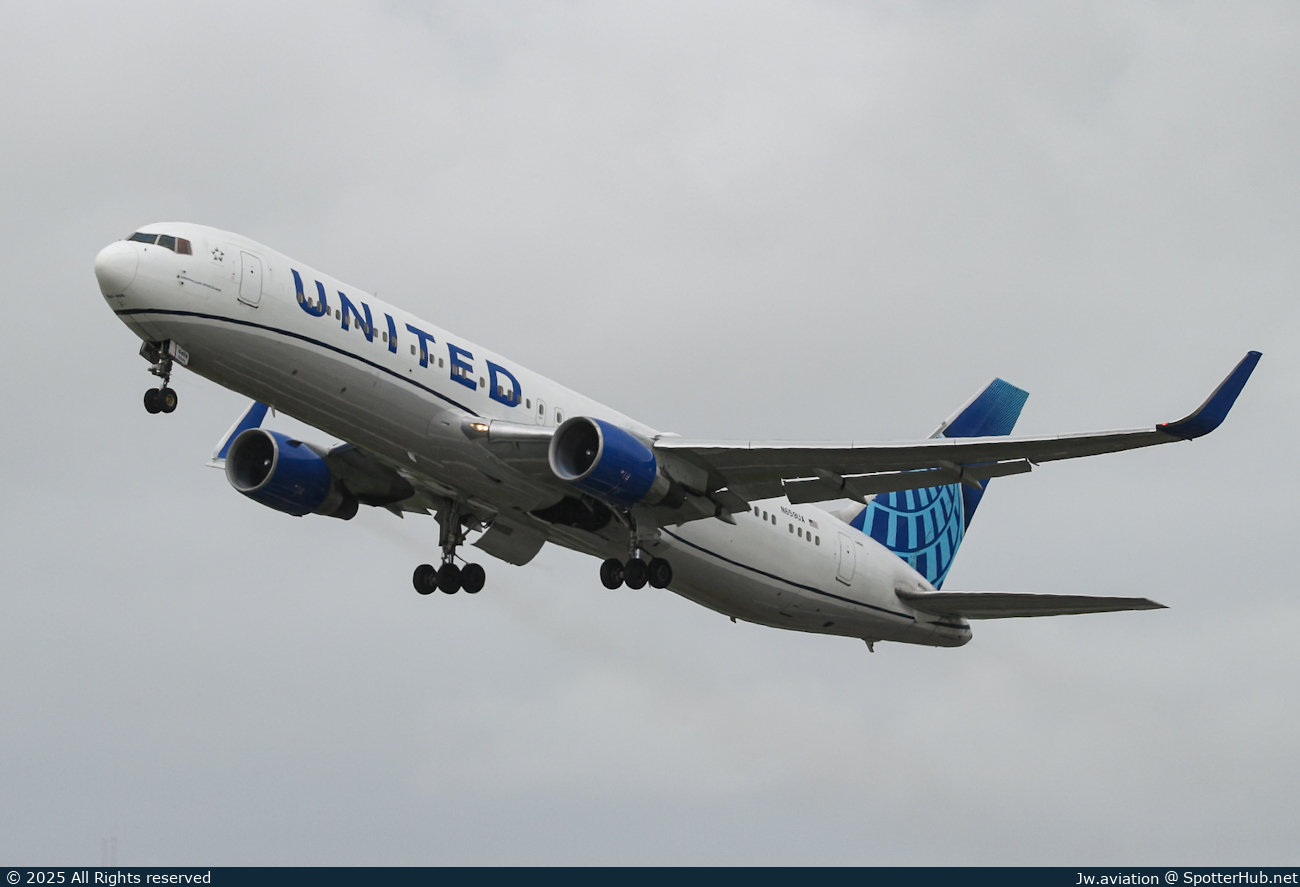 Photo of N659UA - Boeing 767-322(ER) operated by United Airlines