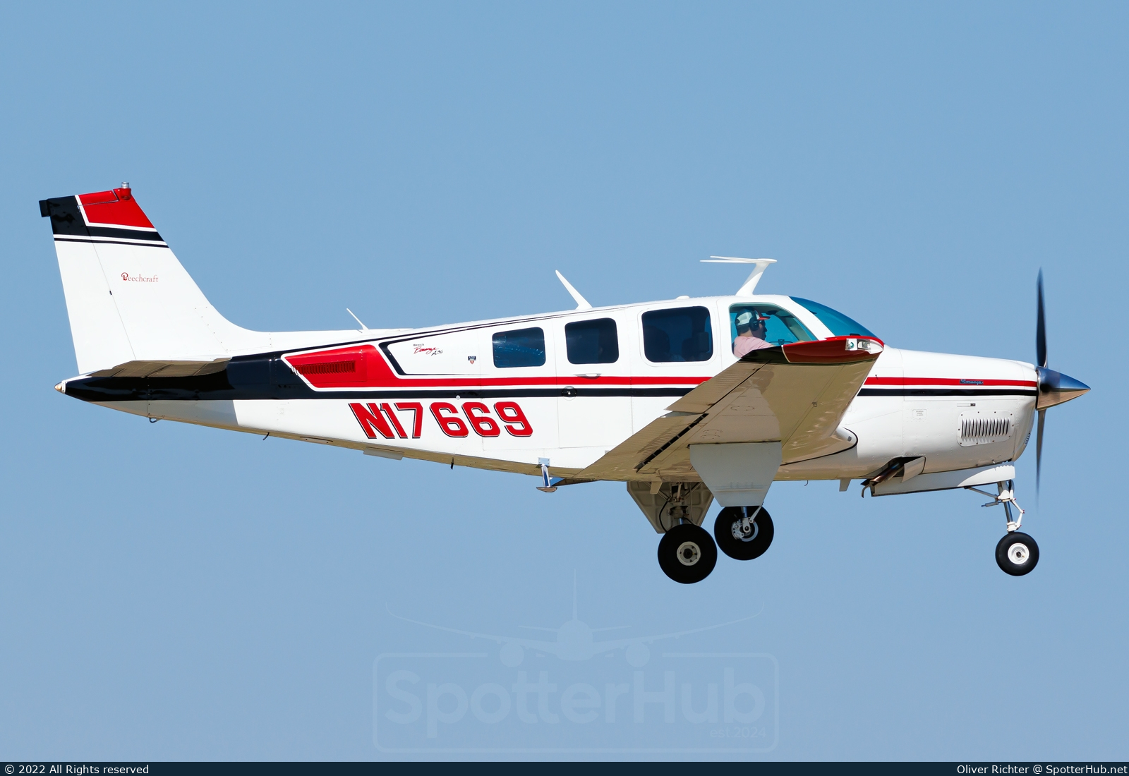 Photo of N17669 - Beechcraft A36 Bonanza operated by Private
