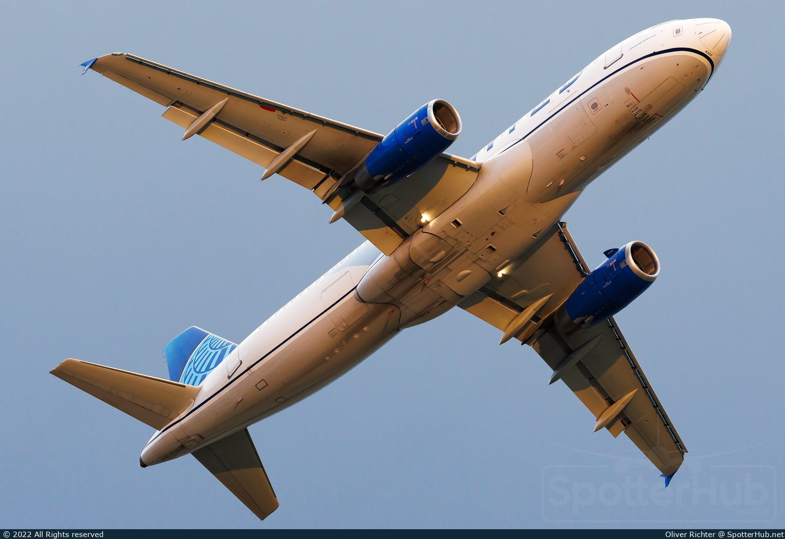 Photo of N470UA - Airbus A320-232 operated by United Airlines