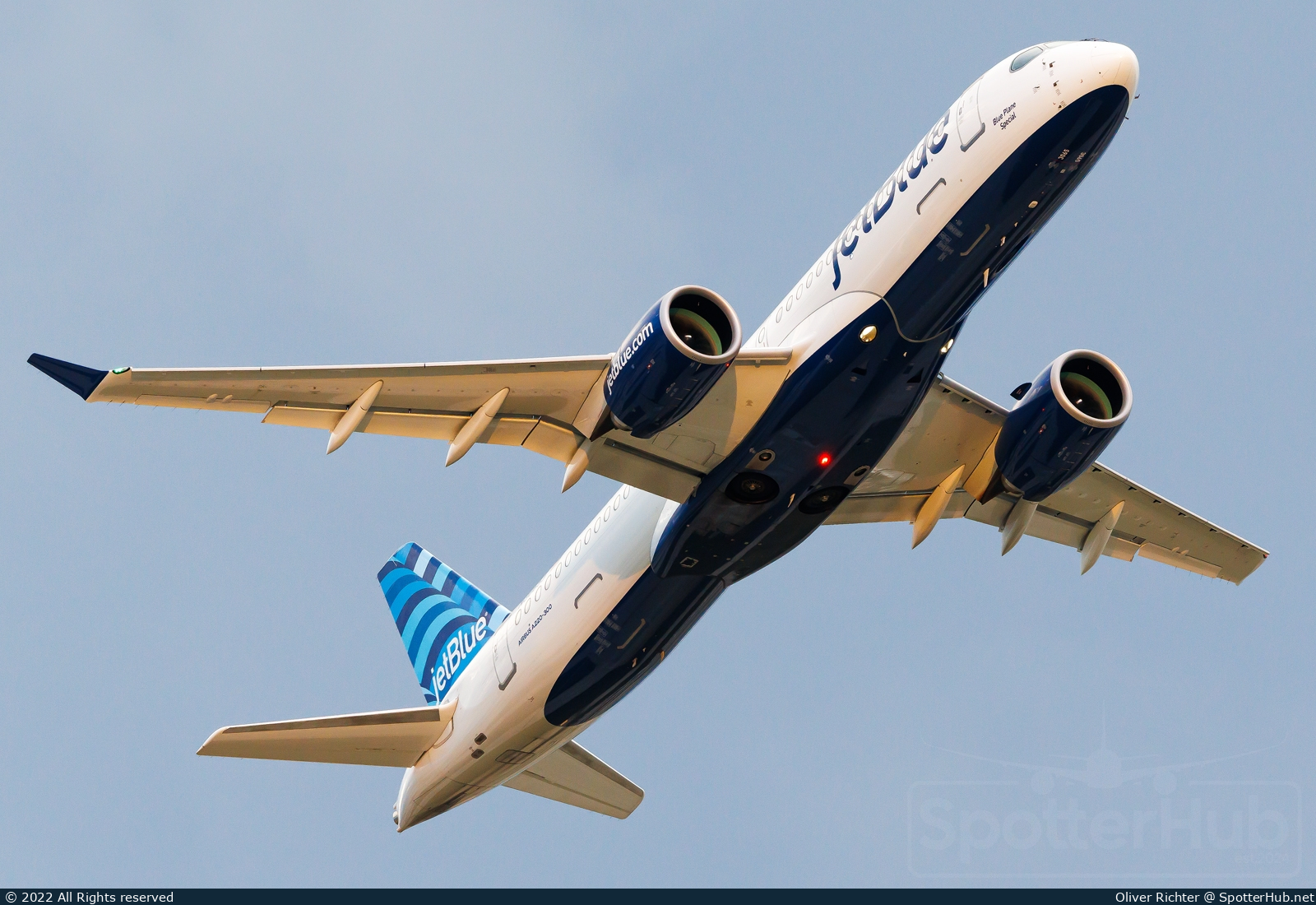 Photo of N3065J - Airbus A220-300 operated by jetBlue Airways