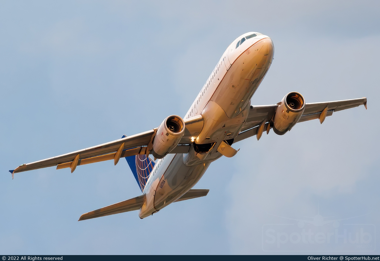 Photo of N463UA - Airbus A320-232 operated by United Airlines