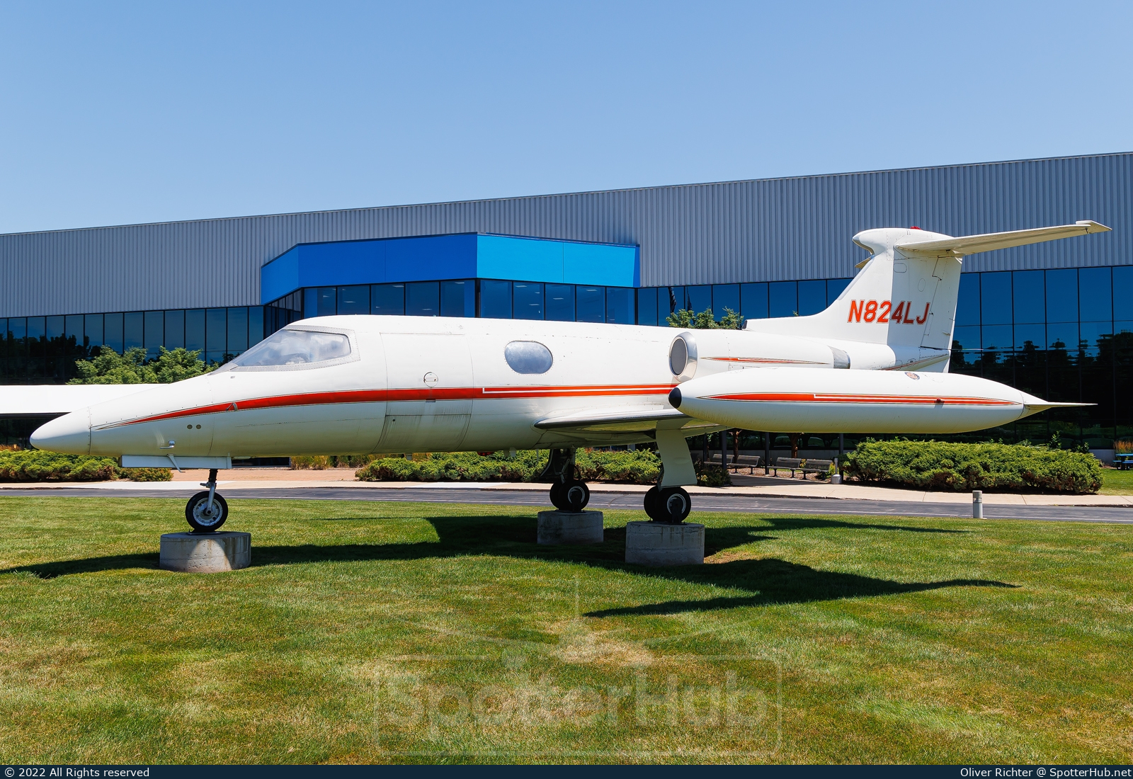 Photo of N824LJ - Bombardier Learjet 23 operated by Air Zoo Museum