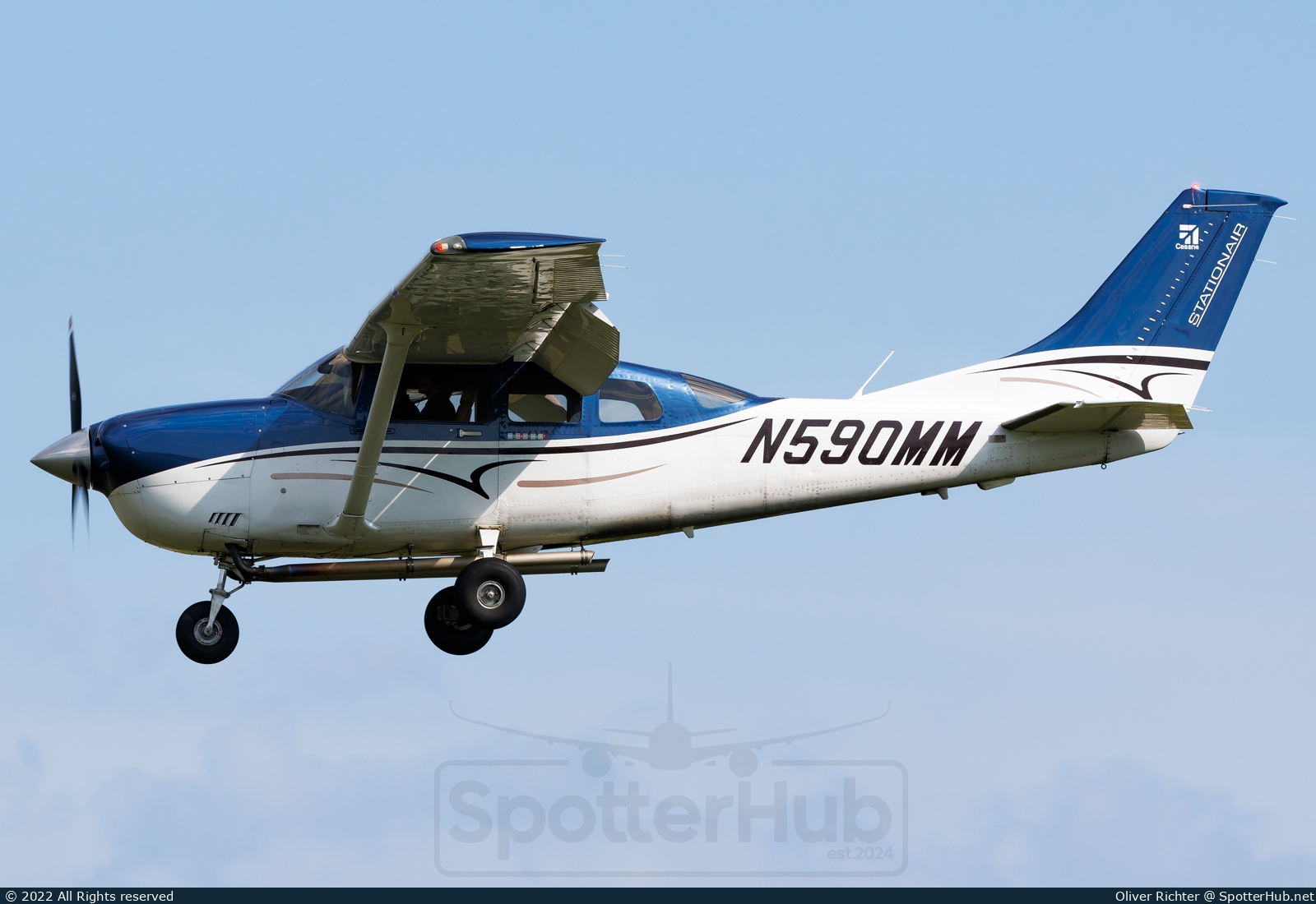 Photo of N590MM - Cessna 206H Stationair operated by Private