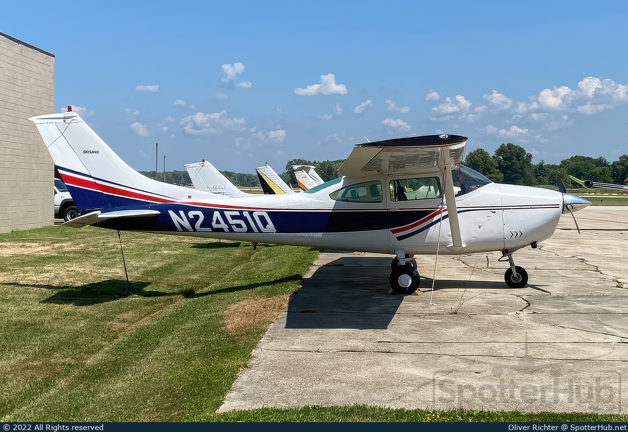 Photo of N2451Q - Cessna 182K Skylane operated by Private