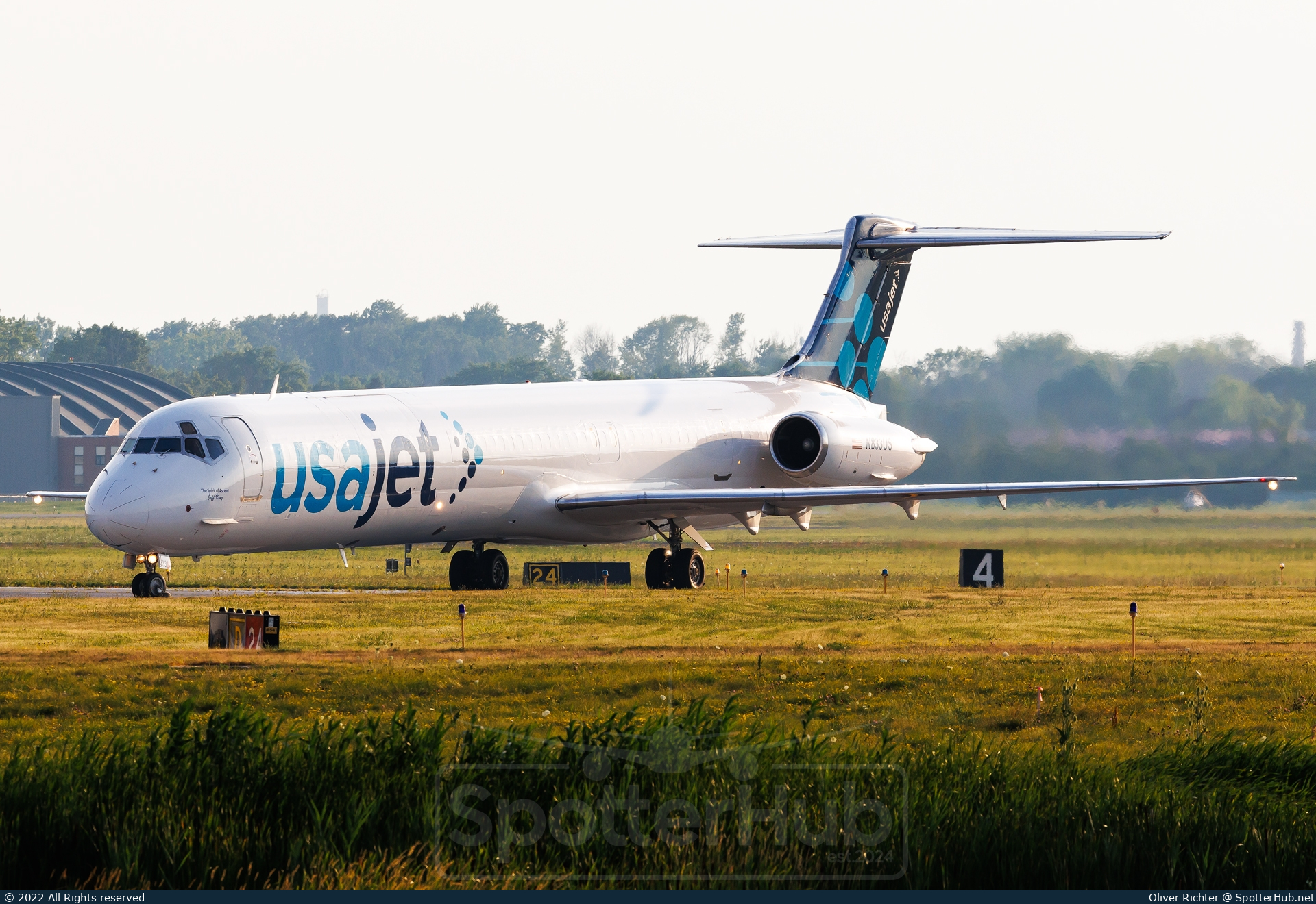 Photo of N833US - McDonnell Douglas MD-88(SF) operated by USA Jet Airlines
