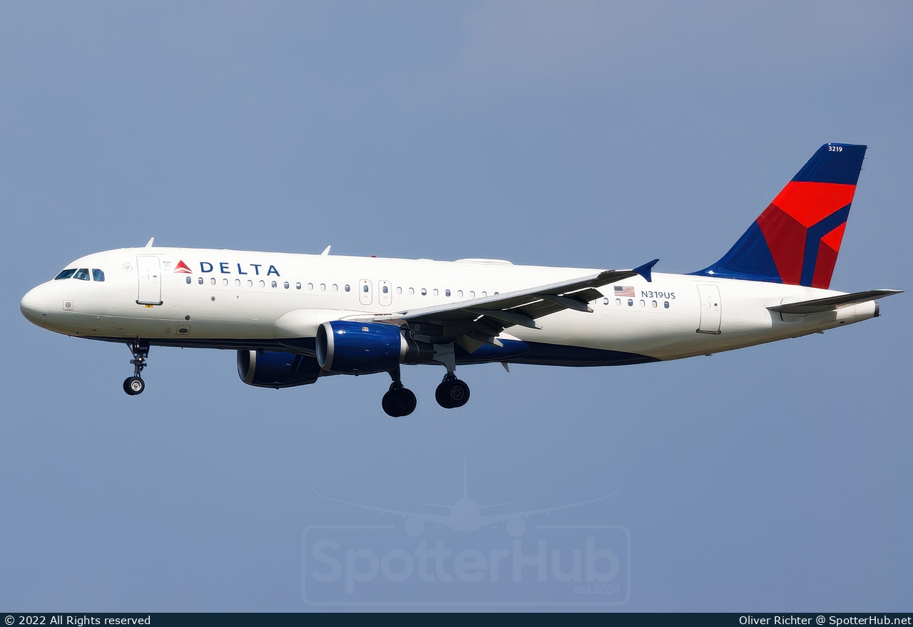 Photo of N319US - Airbus A320-211 operated by Delta Air Lines