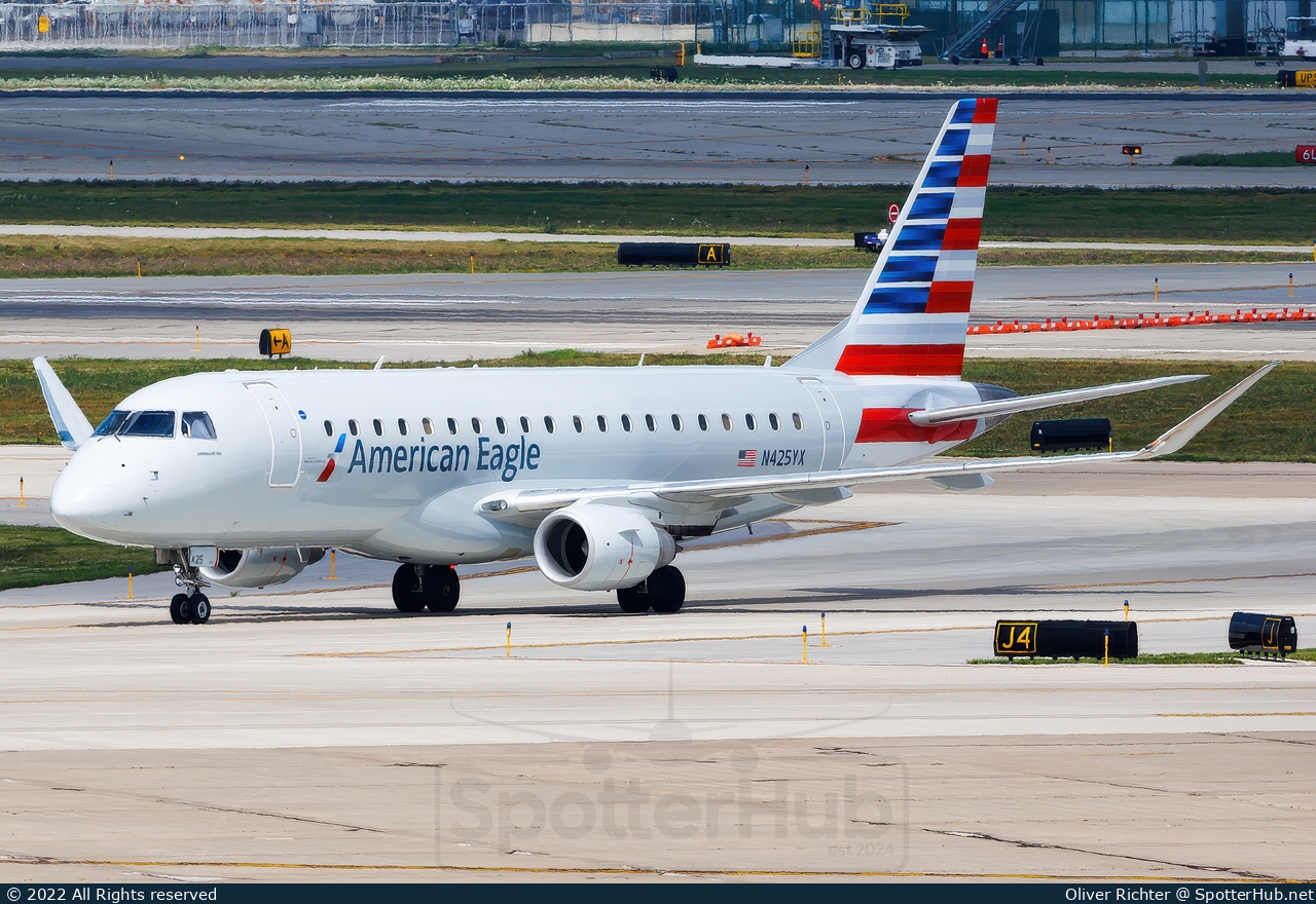 Photo of N425YX - Embraer ERJ-175LR operated by American Eagle (opb Republic Airways)