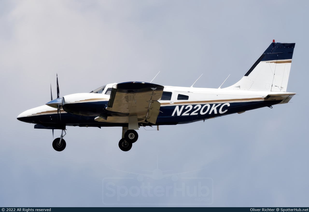 Photo of N220KC - Piper PA-34-220T Seneca III operated by Private