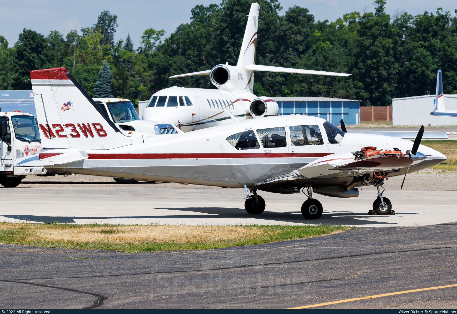 Photo of N23WB - Piper PA-23-250 Aztec E operated by Private