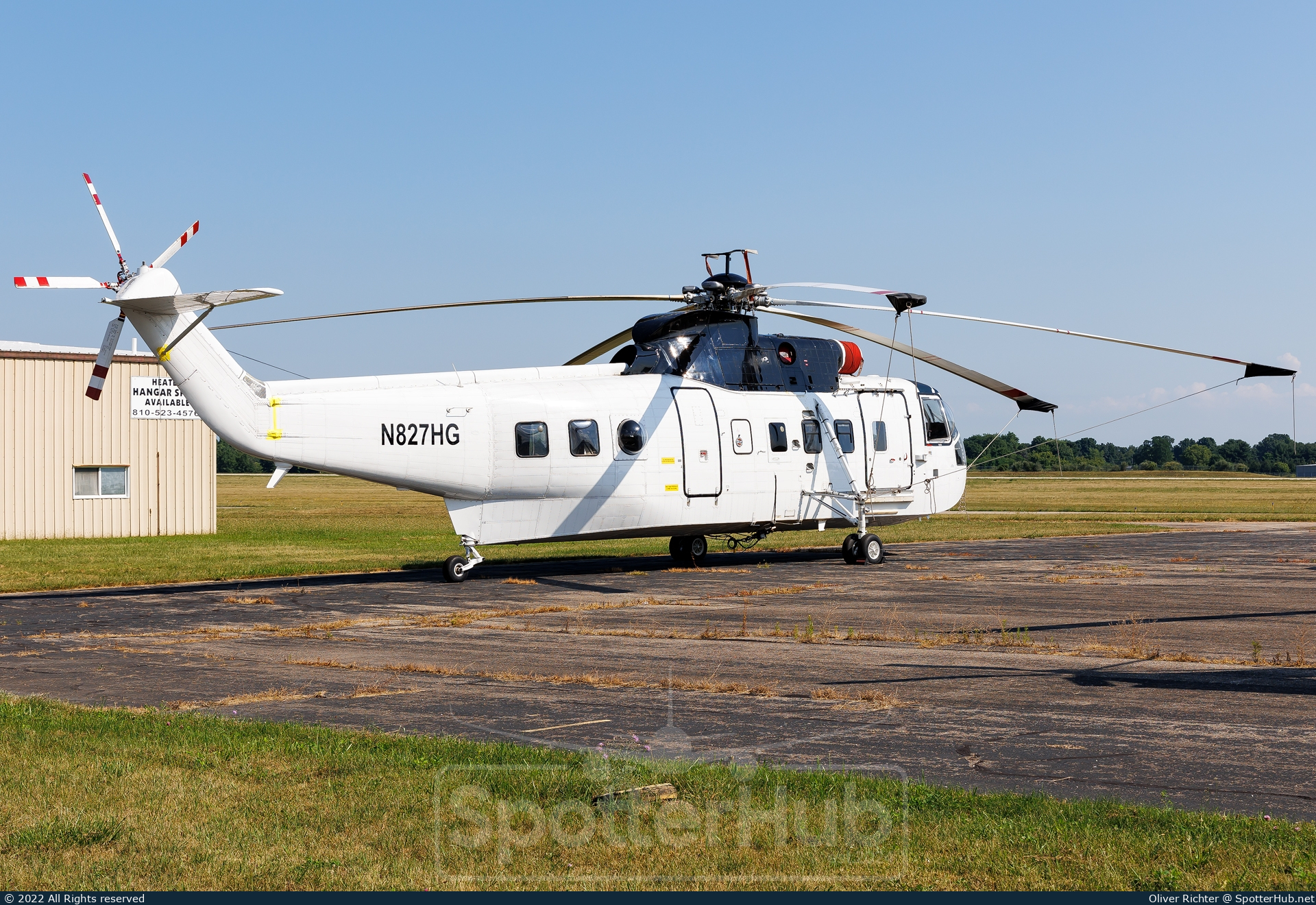Photo of N827HG - Sikorsky S-61N operated by CHI Aviation