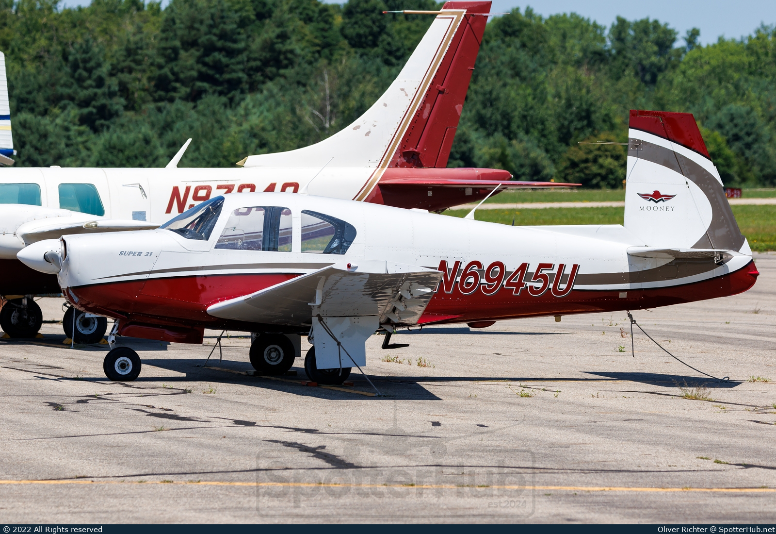 Photo of N6945U - Mooney M20E Super 21 operated by Private