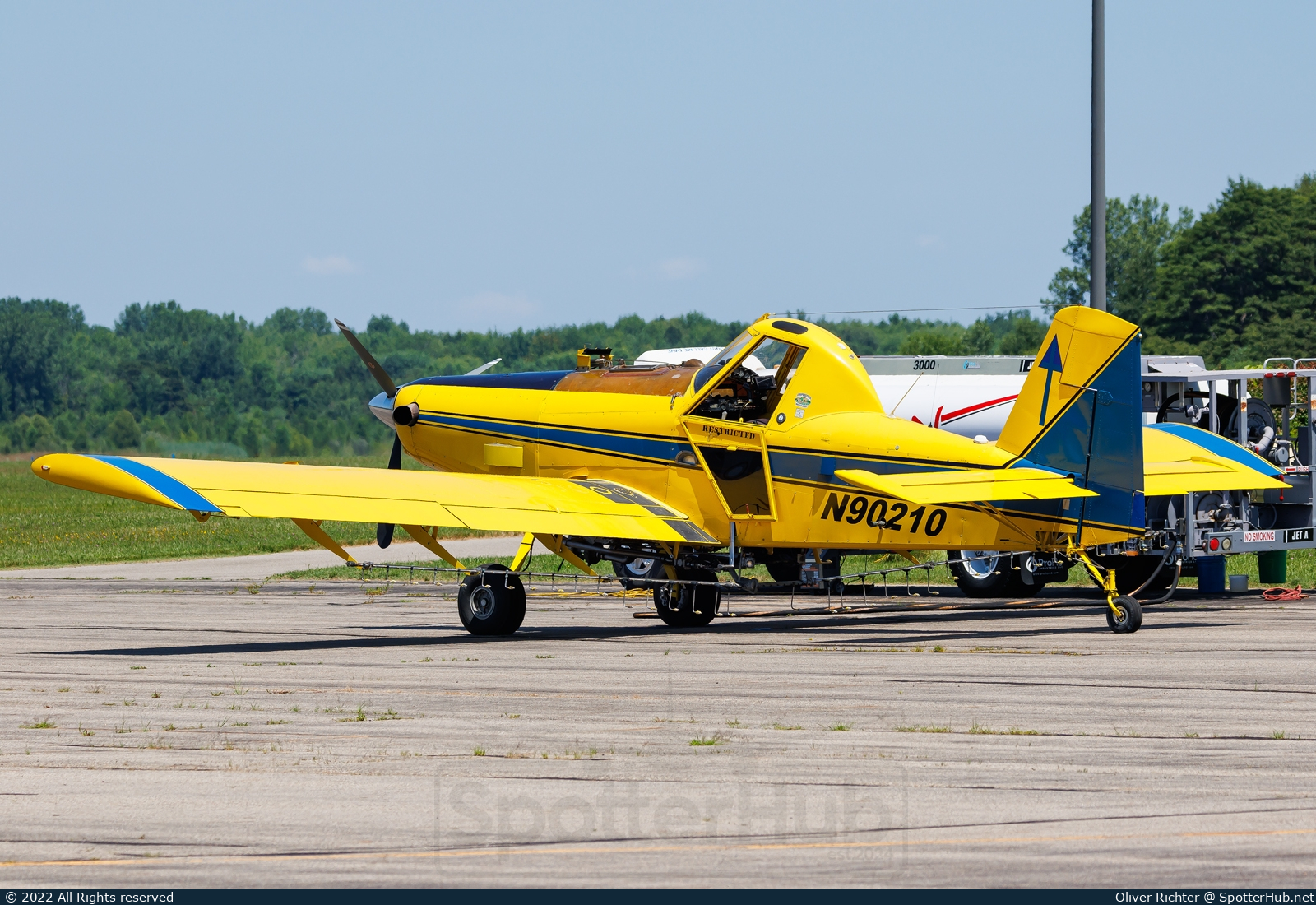 Photo of N90210 - Air Tractor AT-402 operated by Robertson Crop Dusting Service