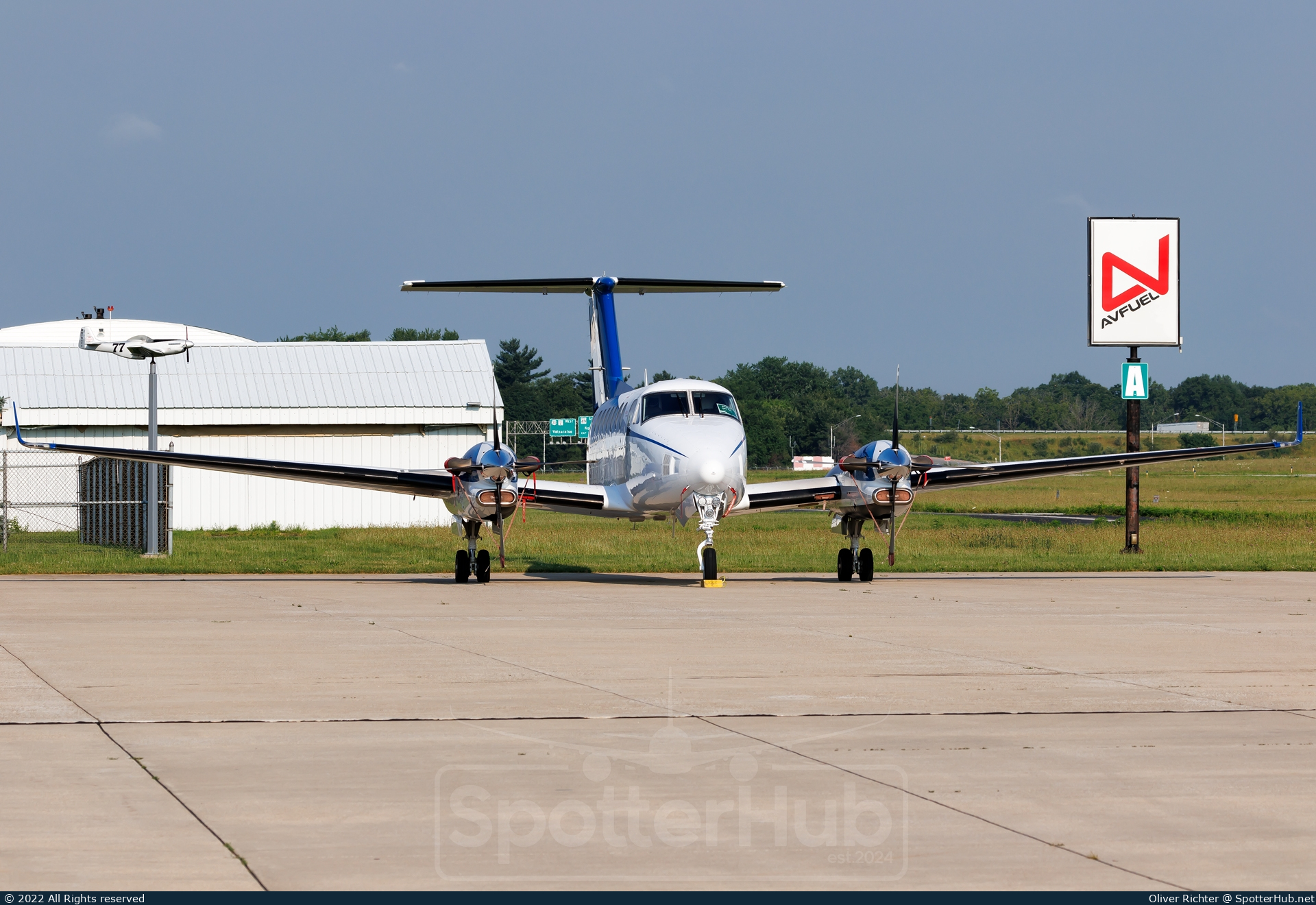 Photo of N806UP - Beechcraft B300 Super King Air 350i operated by Wheels Up Private Jets