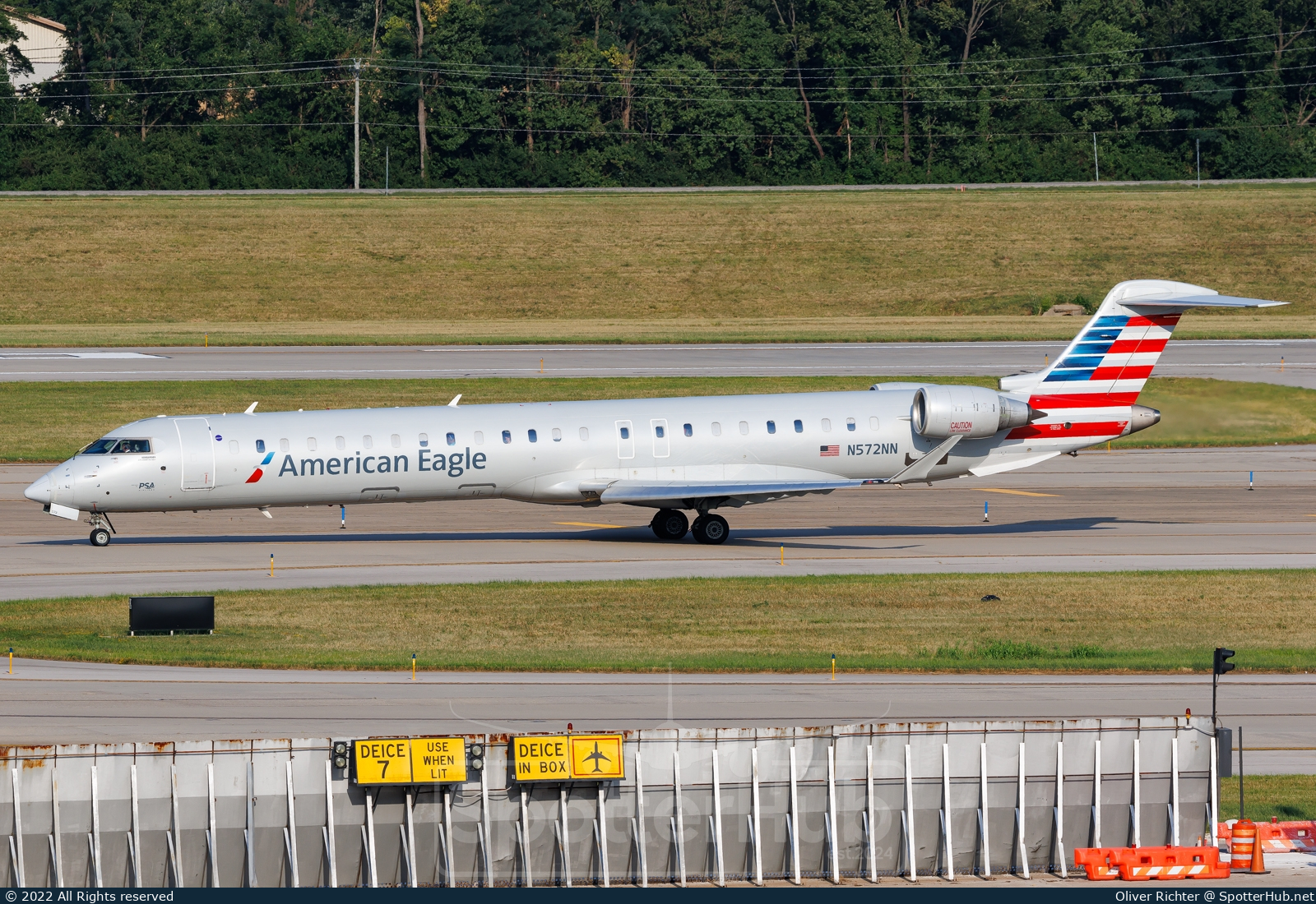 Photo of N572NN - Bombardier CRJ-900LR operated by American Eagle (opb PSA Airlines)