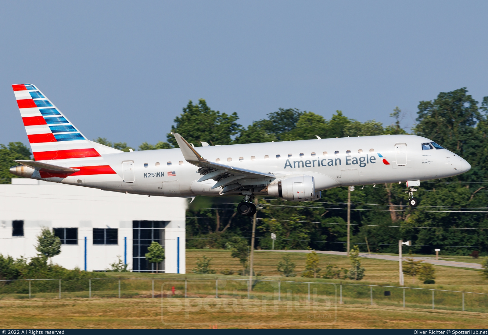 Photo of N251NN - Embraer ERJ-175LR operated by American Eagle (opb Envoy Air)