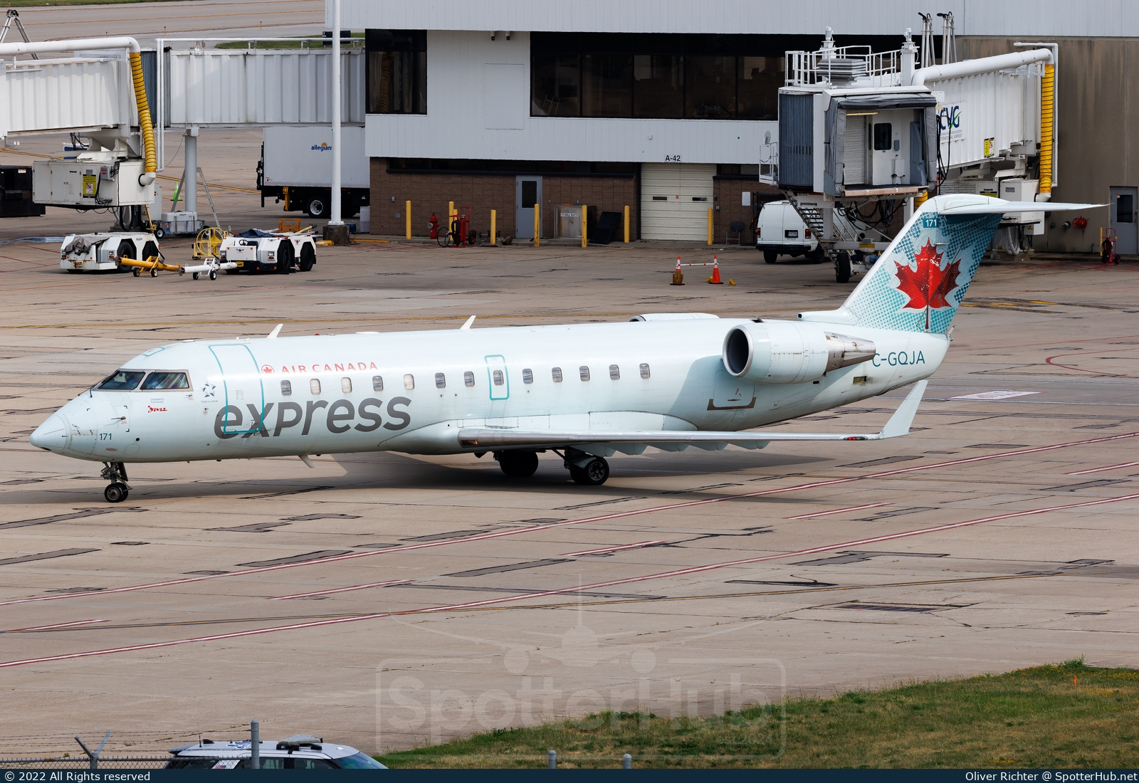 Photo of C-GQJA - Bombardier CRJ-200ER operated by Air Canada Express (opb Jazz Air)