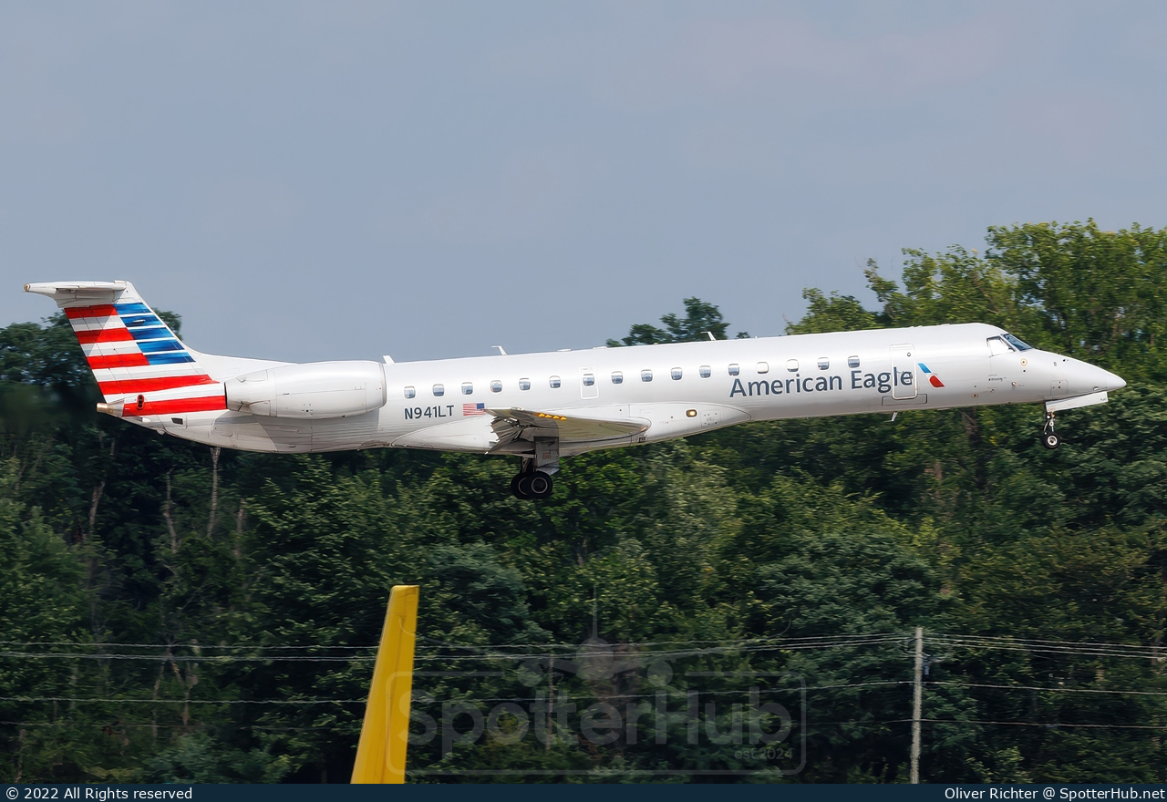 Photo of N941LT - Embraer ERJ-145LR operated by American Eagle (opb Envoy Air)