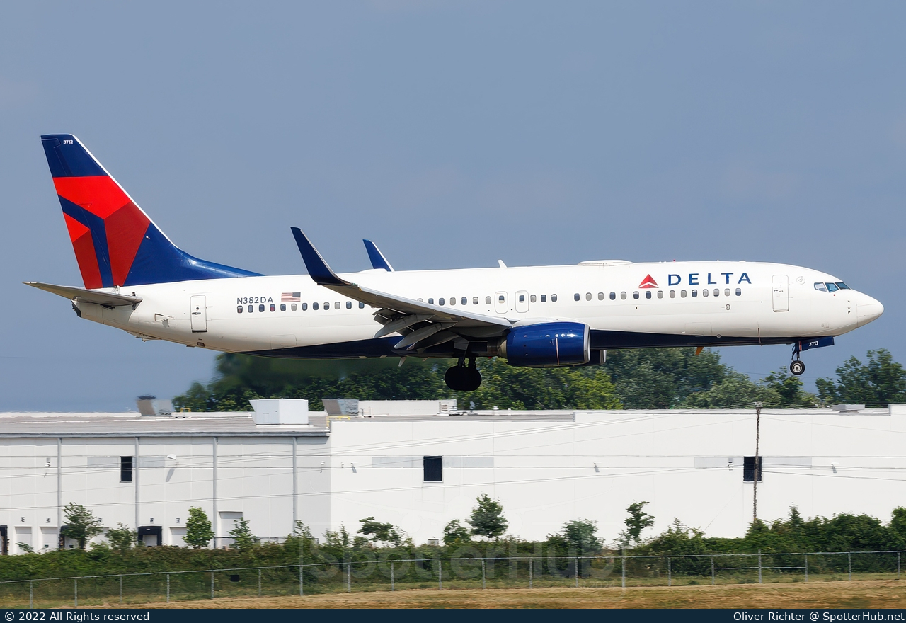 Photo of N382DA - Boeing 737-832 operated by Delta Air Lines