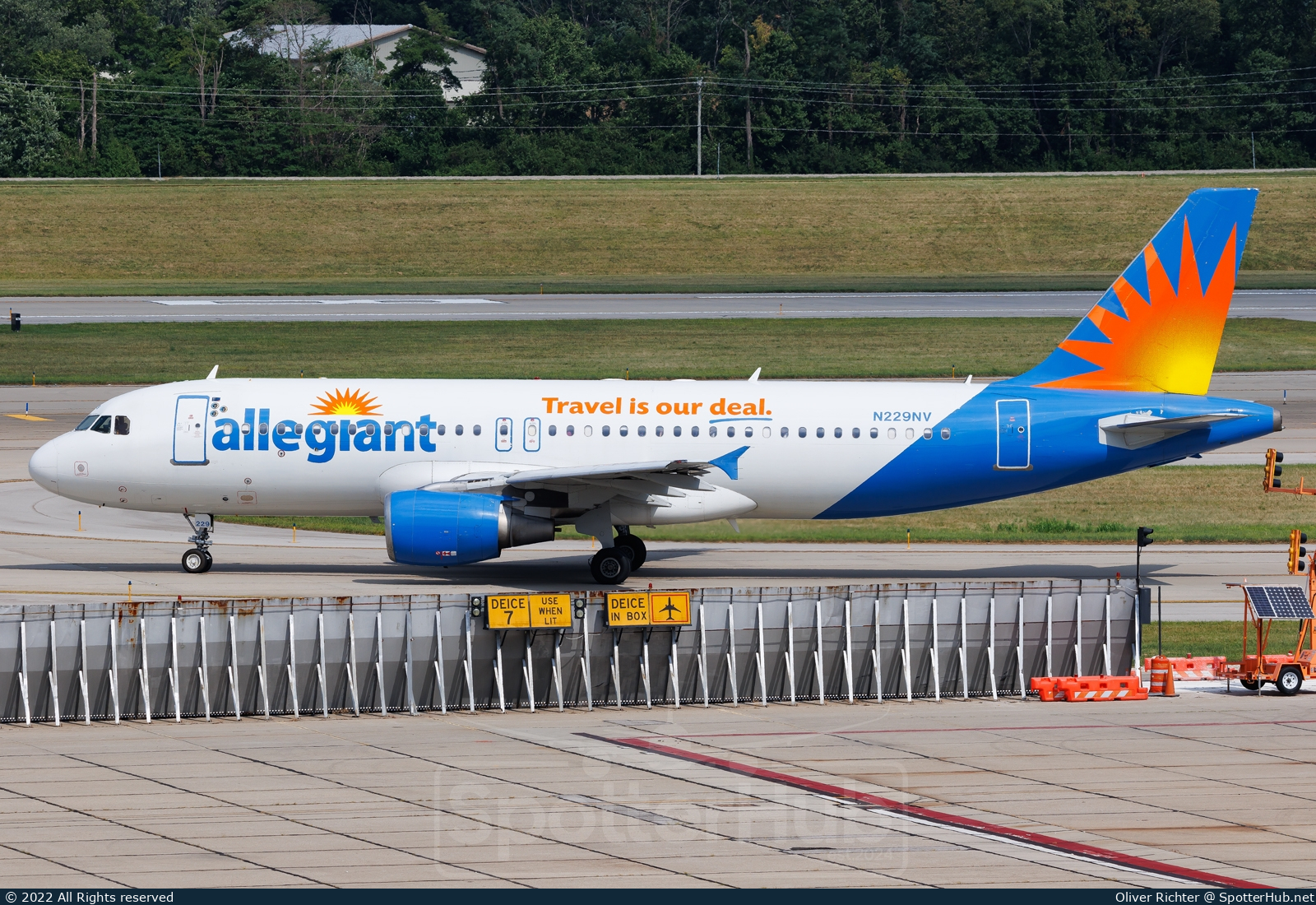 Photo of N229NV - Airbus A320-214 operated by Allegiant Air