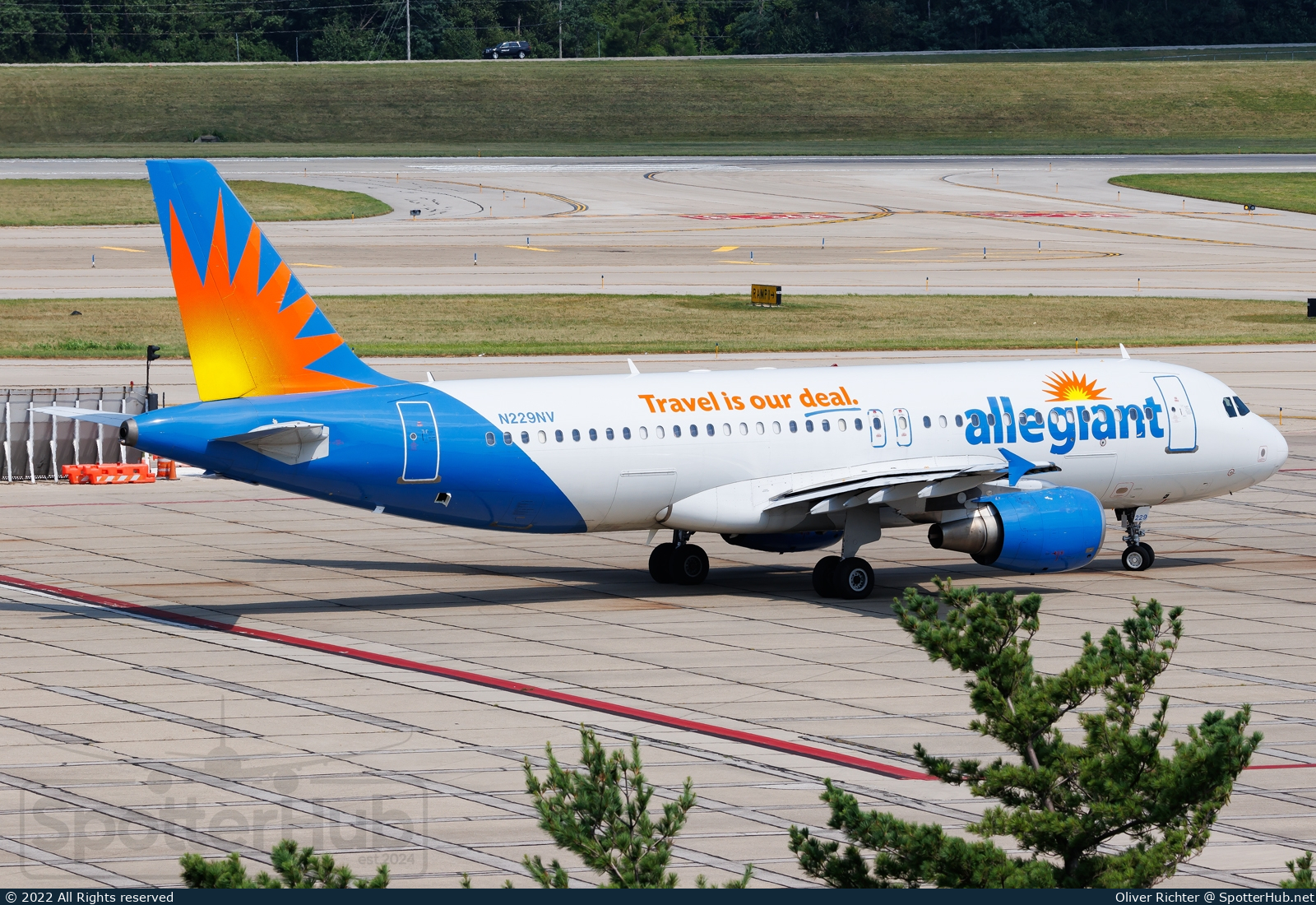 Photo of N229NV - Airbus A320-214 operated by Allegiant Air