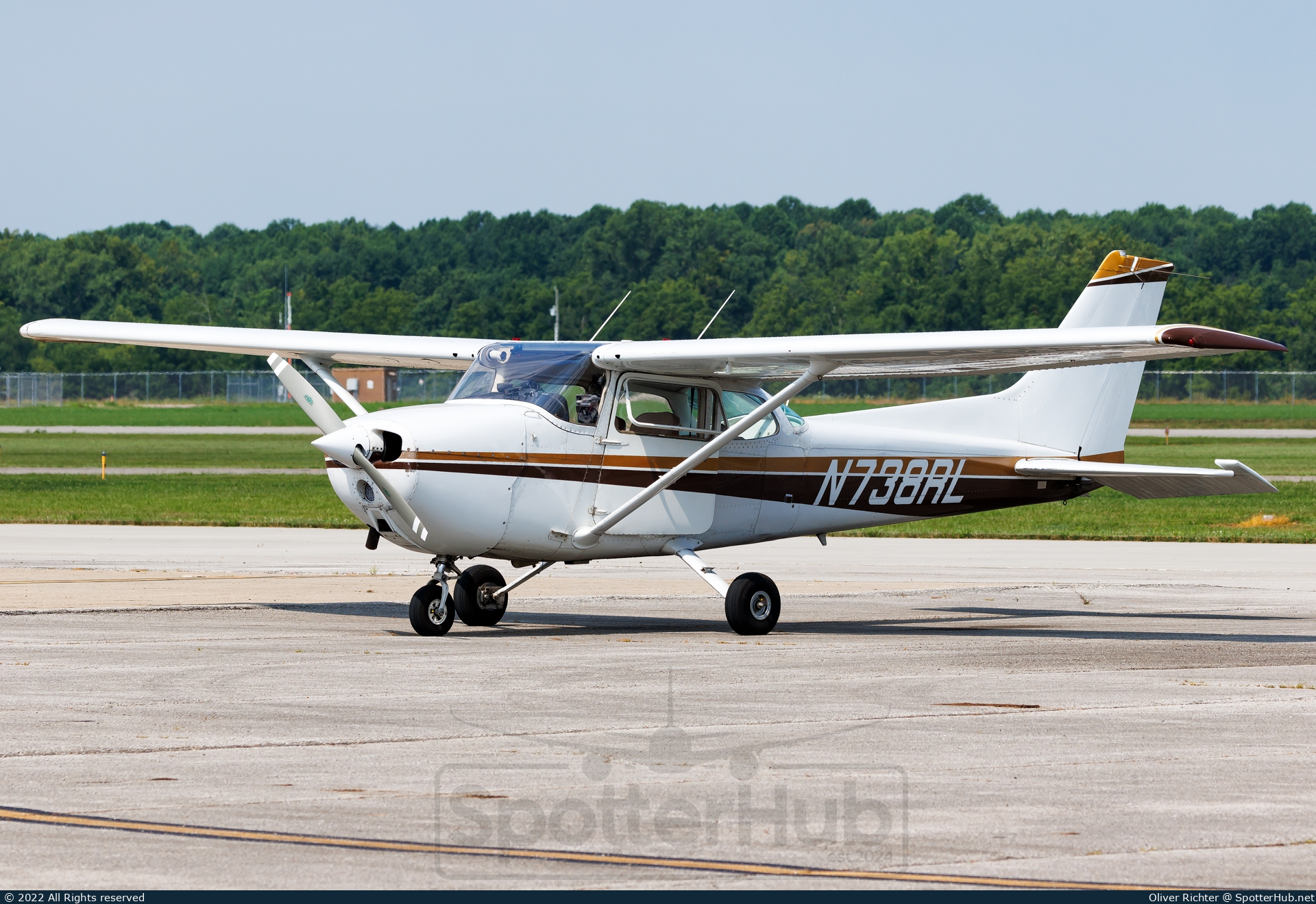 Photo of N738RL - Cessna 172N Skyhawk operated by Private