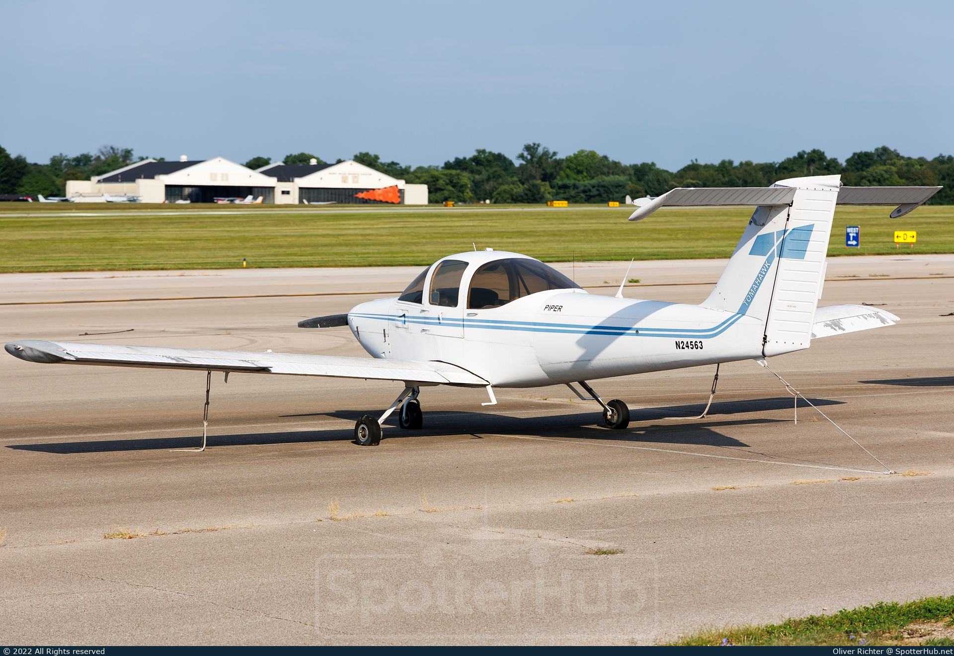 Photo of N24563 - Piper PA-38-112 Tomahawk operated by Private