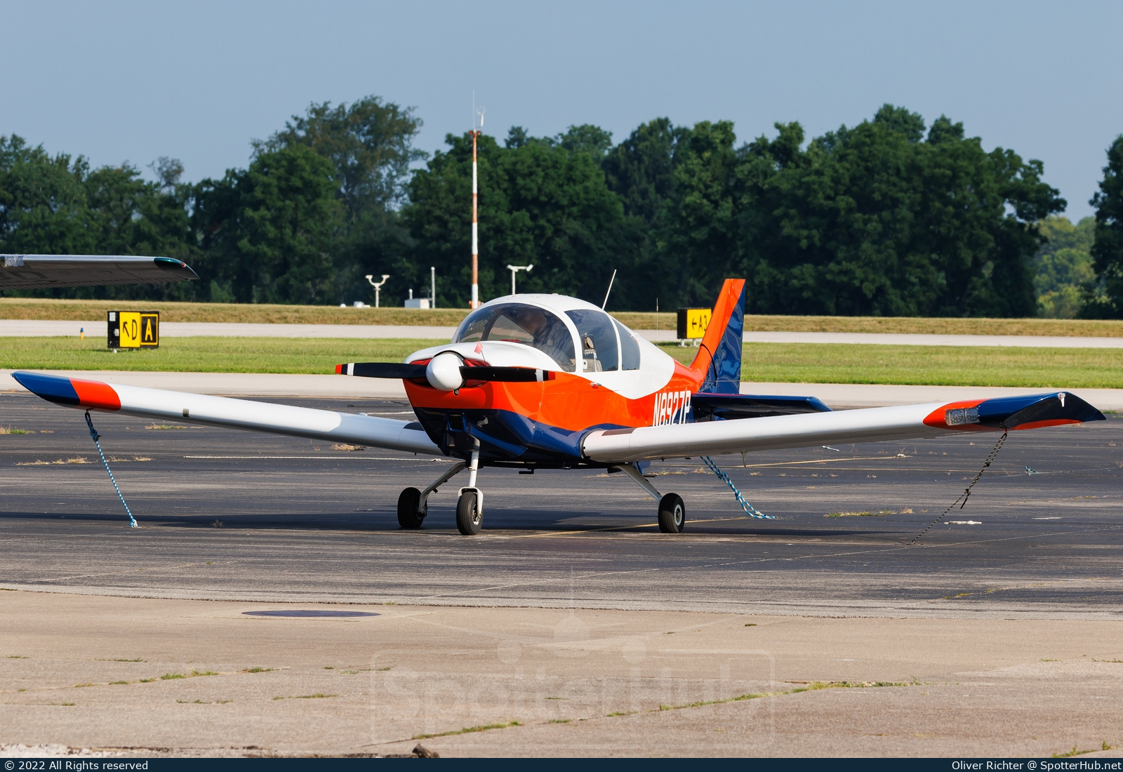 Photo of N8927P - AMD CH 2000 operated by Private