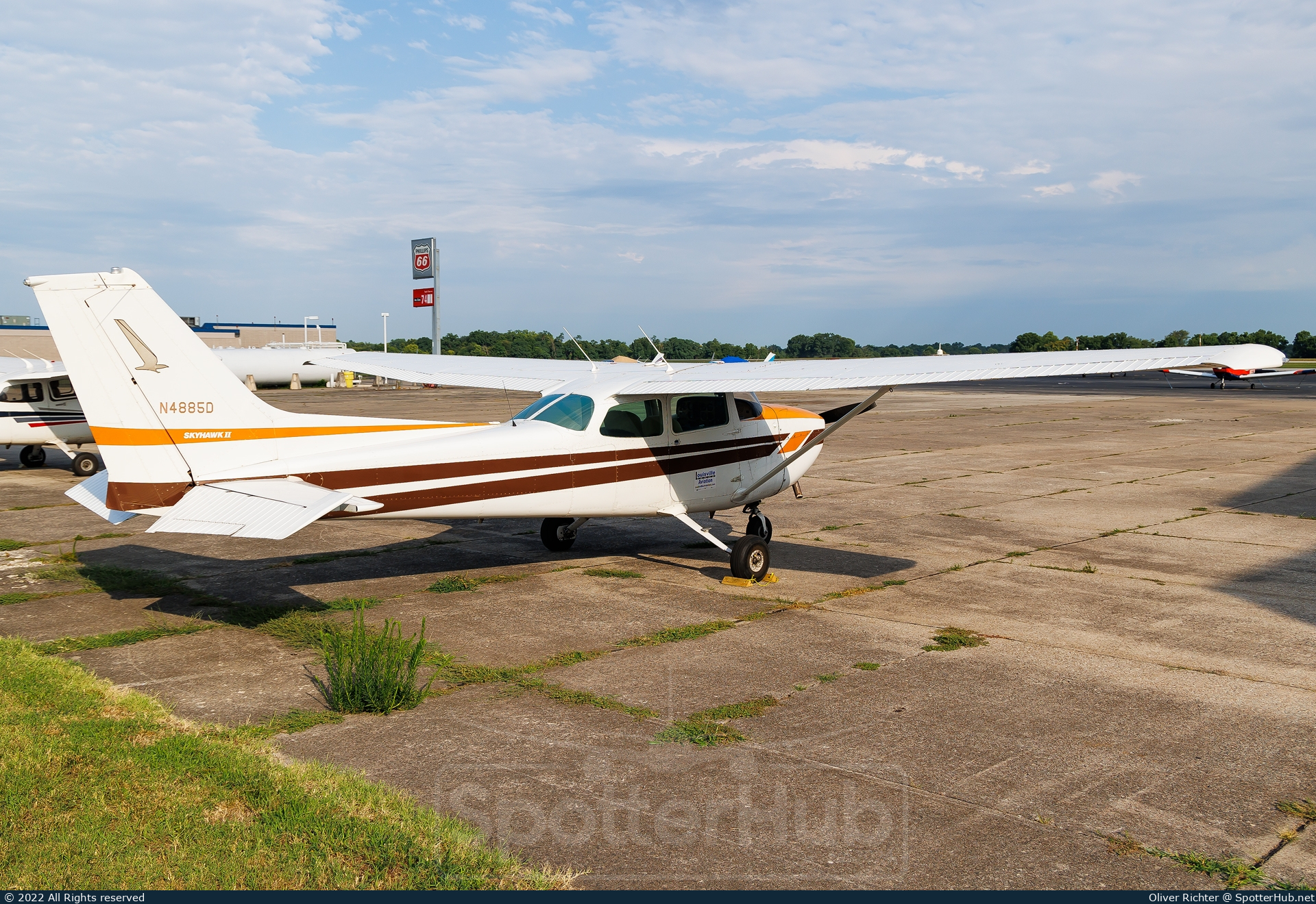 Photo of N4885D - Cessna 172N Skyhawk II operated by Louisville Aviation