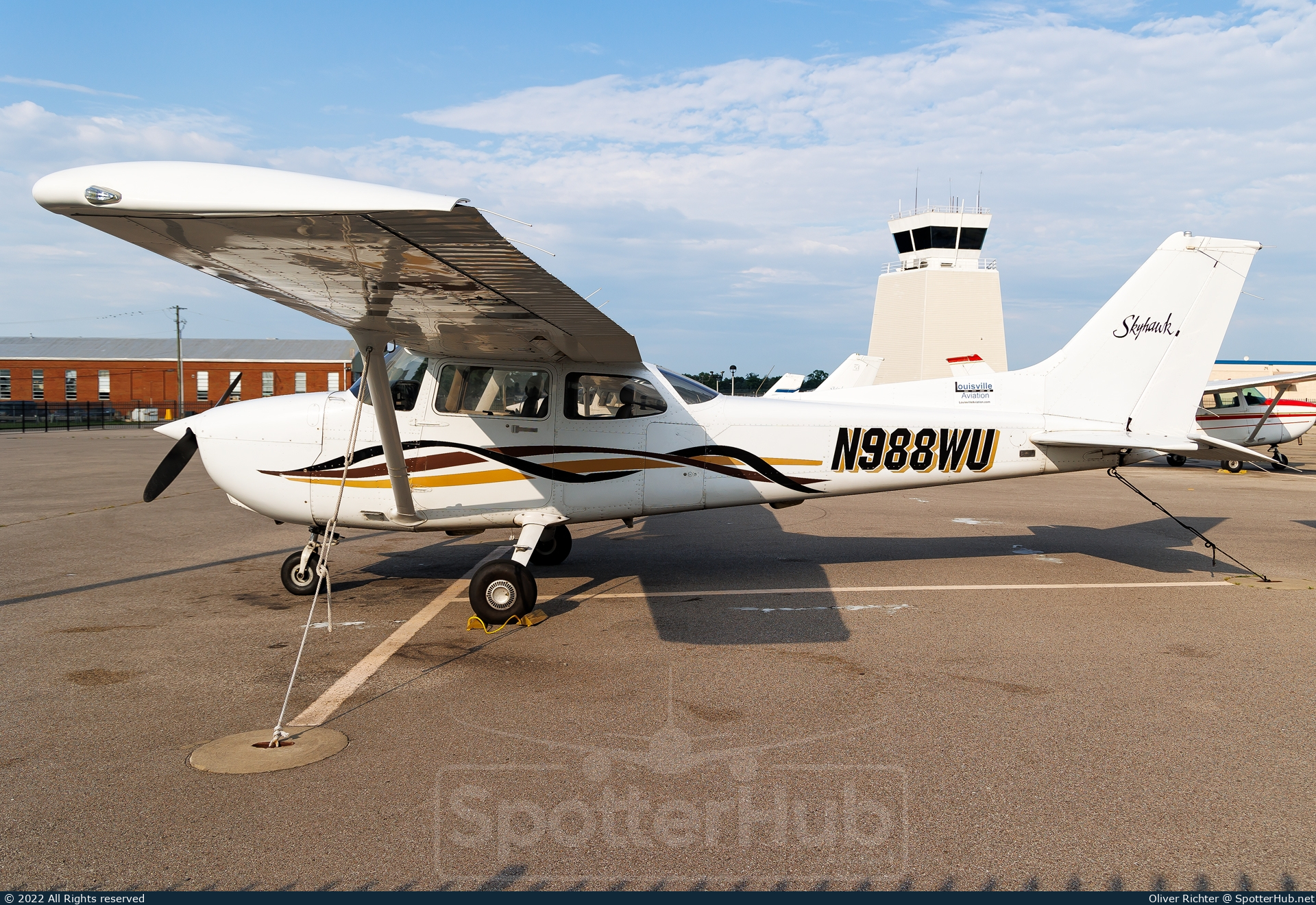 Photo of N988WU - Cessna 172R Skyhawk operated by Louisville Aviation