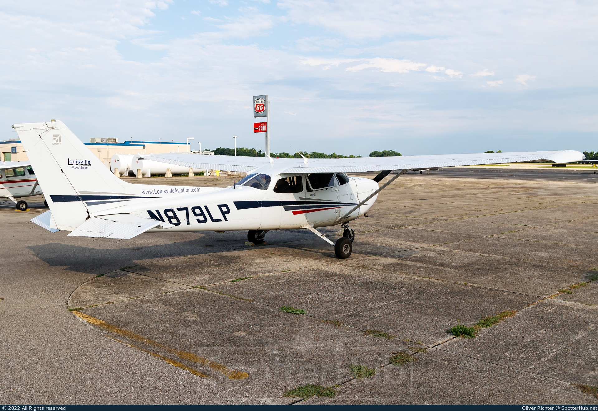 Photo of N879LP - Cessna 172S Skyhawk SP operated by Louisville Aviation