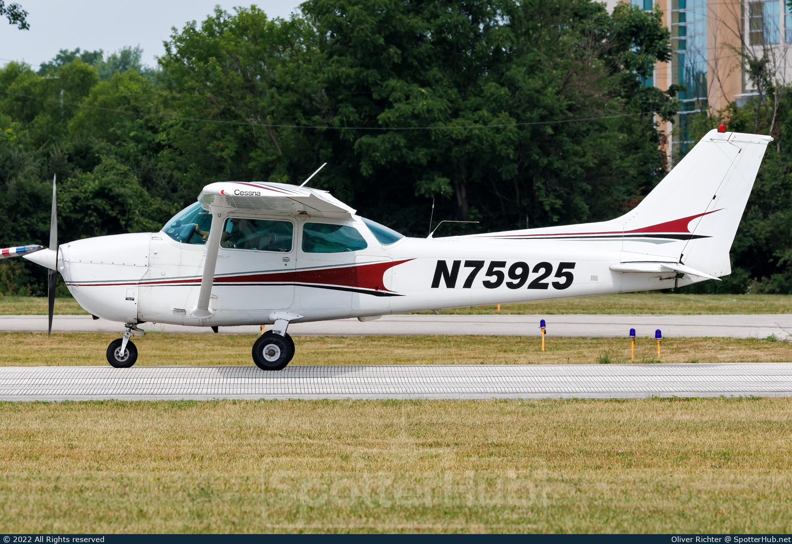 Photo of N75925 - Cessna 172N Skyhawk operated by Jeff Air Pilot Services