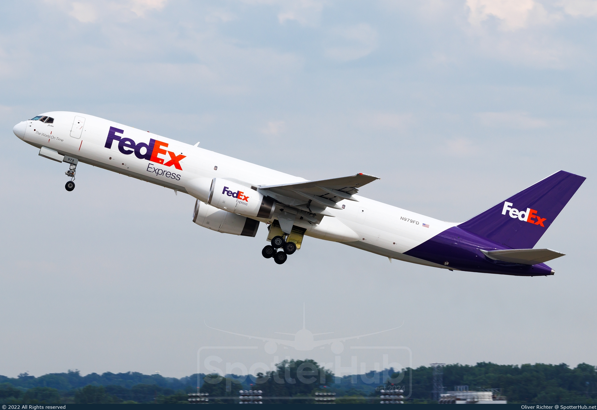 Photo of N979FD - Boeing 757-236(SF) operated by FedEx