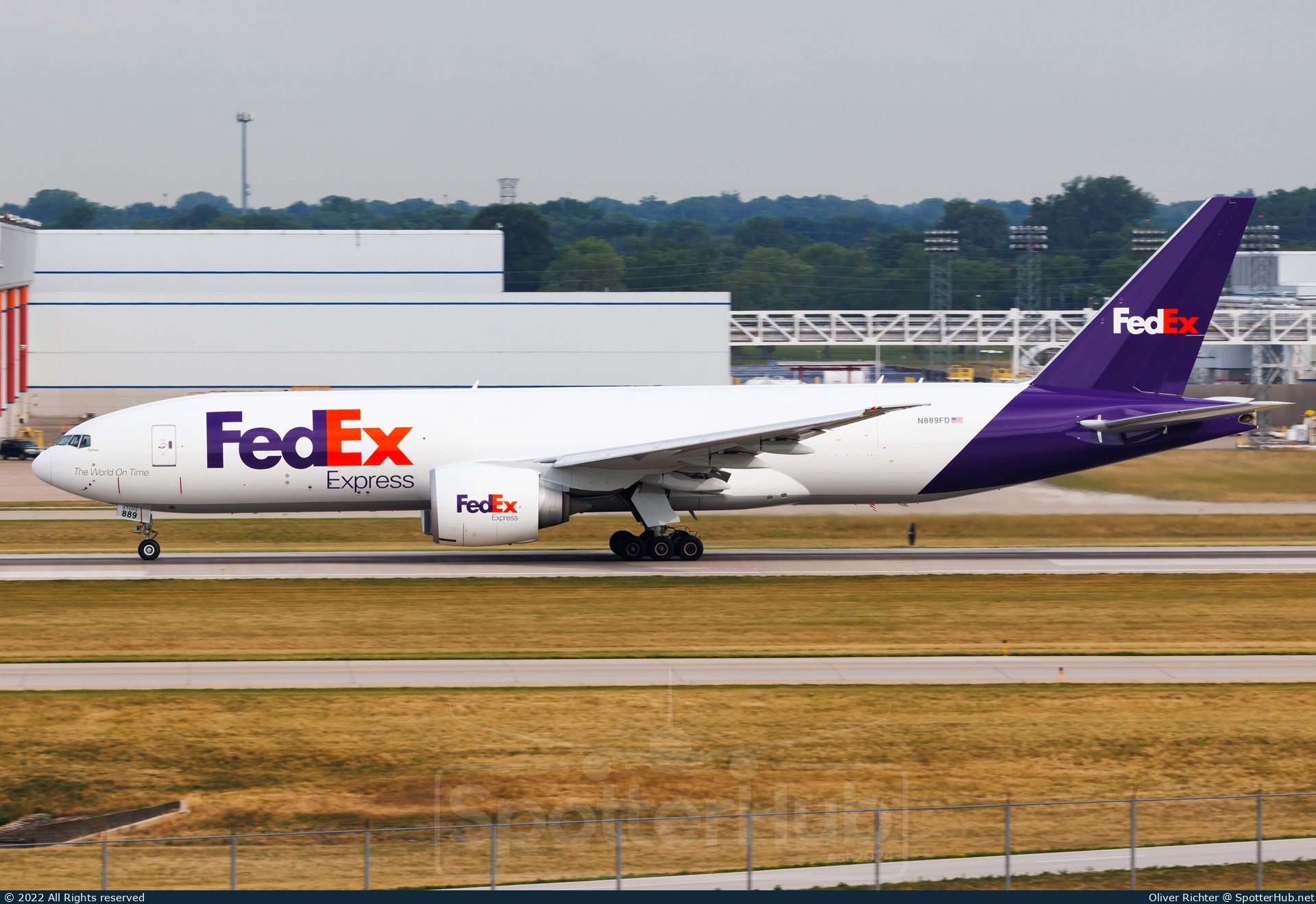 Photo of N889FD - Boeing 777-FS2 operated by FedEx