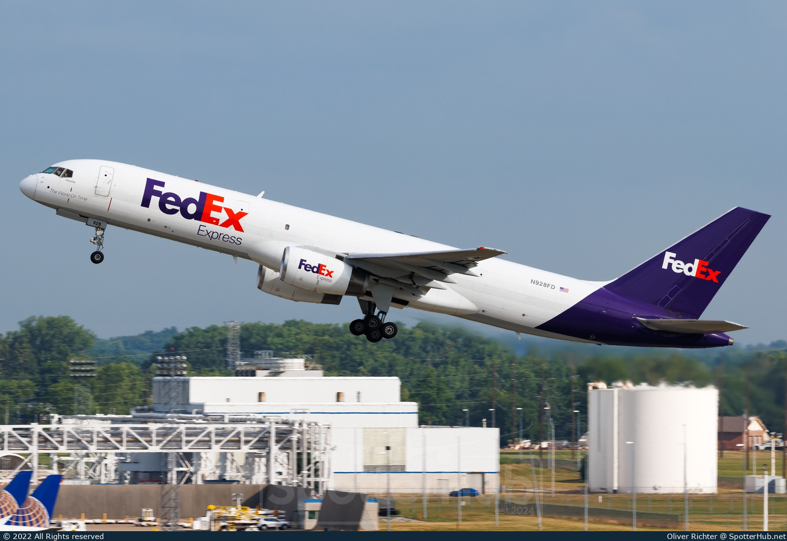 Photo of N928FD - Boeing 757-28A(SF) operated by FedEx