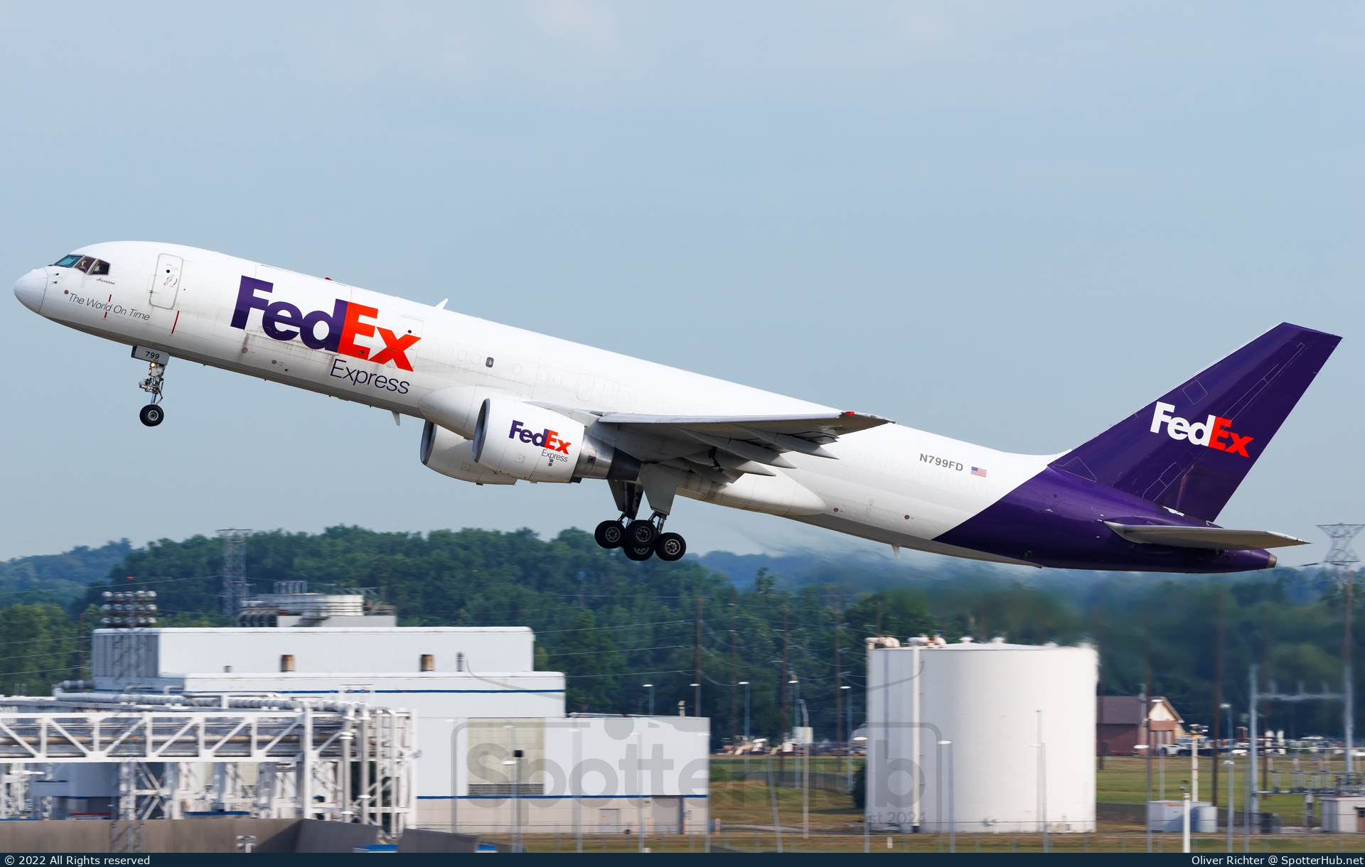 Photo of N799FD - Boeing 757-222(SF) operated by FedEx