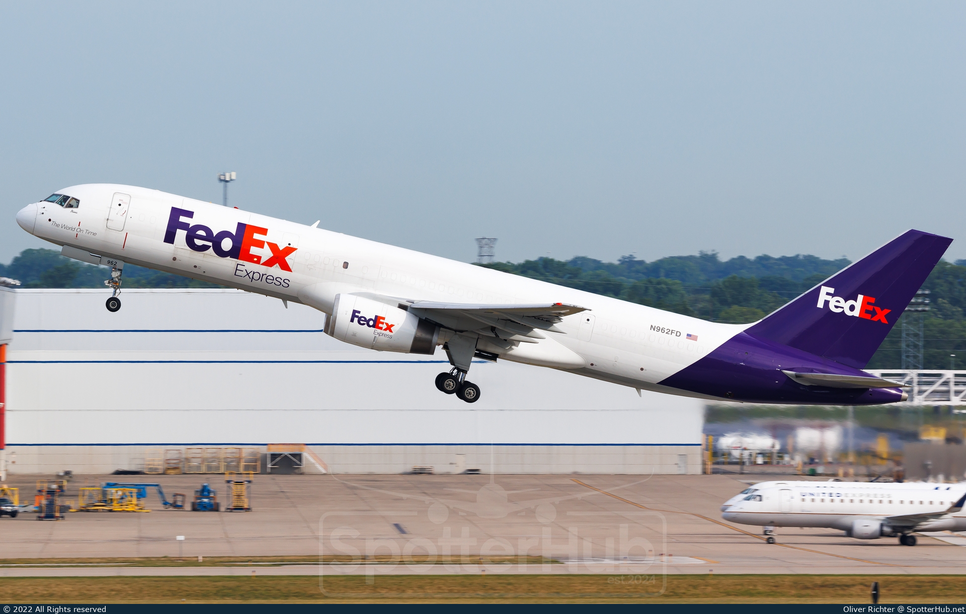 Photo of N962FD - Boeing 757-2G5(SF) operated by FedEx