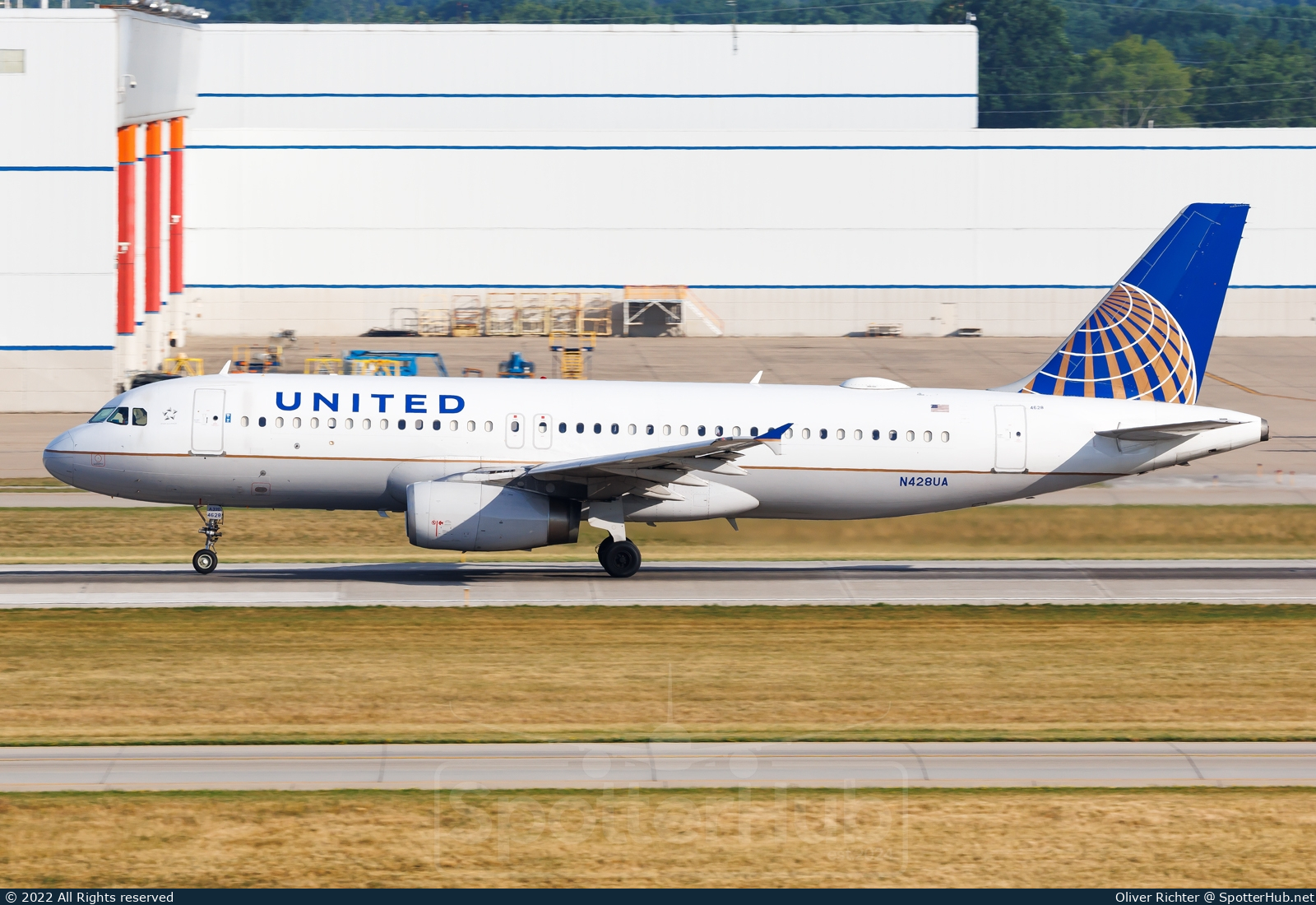 Photo of N428UA - Airbus A320-232 operated by United Airlines