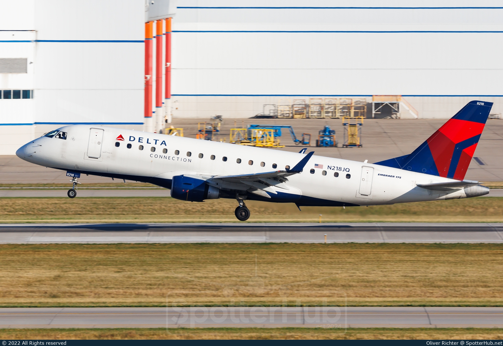 Photo of N218JQ - Embraer ERJ-175LR operated by Delta Connection (opb Republic Airways)
