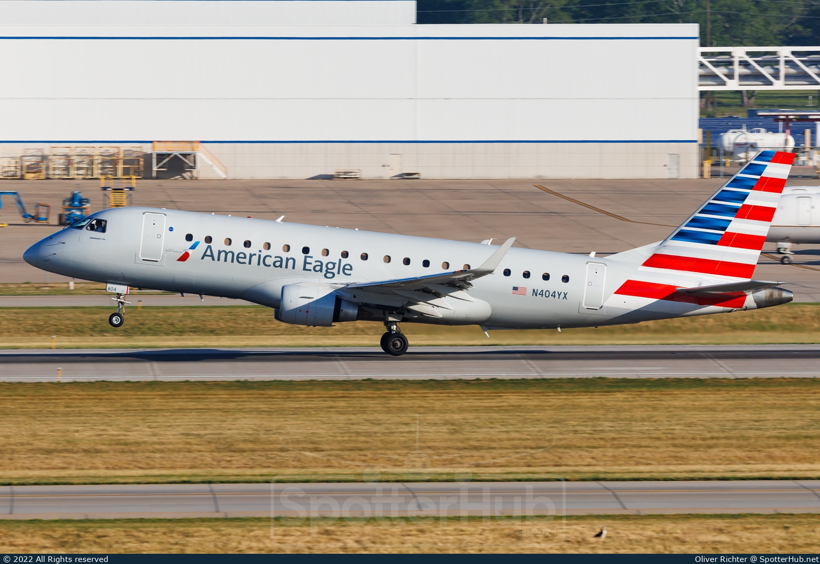 Photo of N404YX - Embraer ERJ-175LR operated by American Eagle (opb Republic Airways)