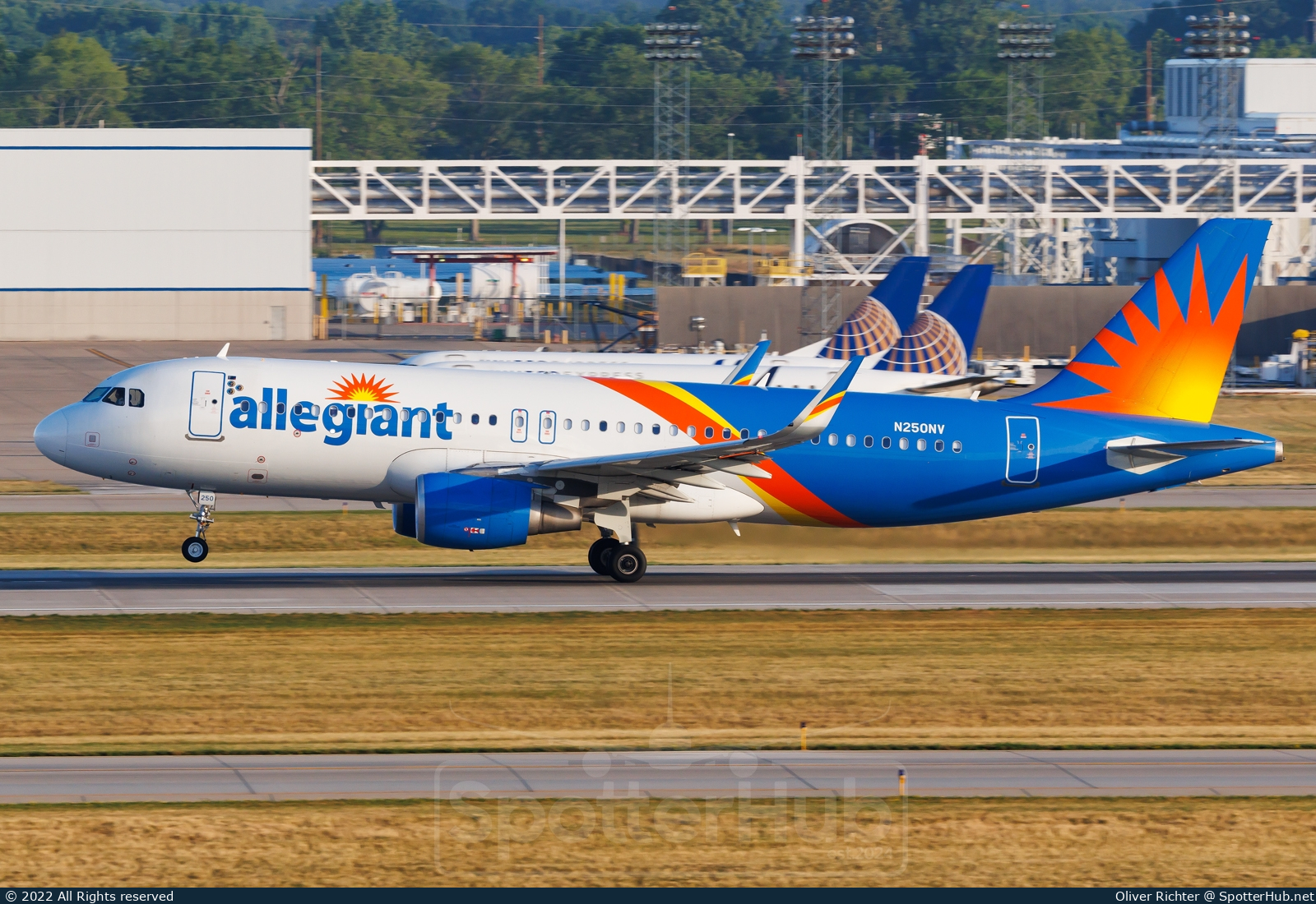 Photo of N250NV - Airbus A320-214 operated by Allegiant Air