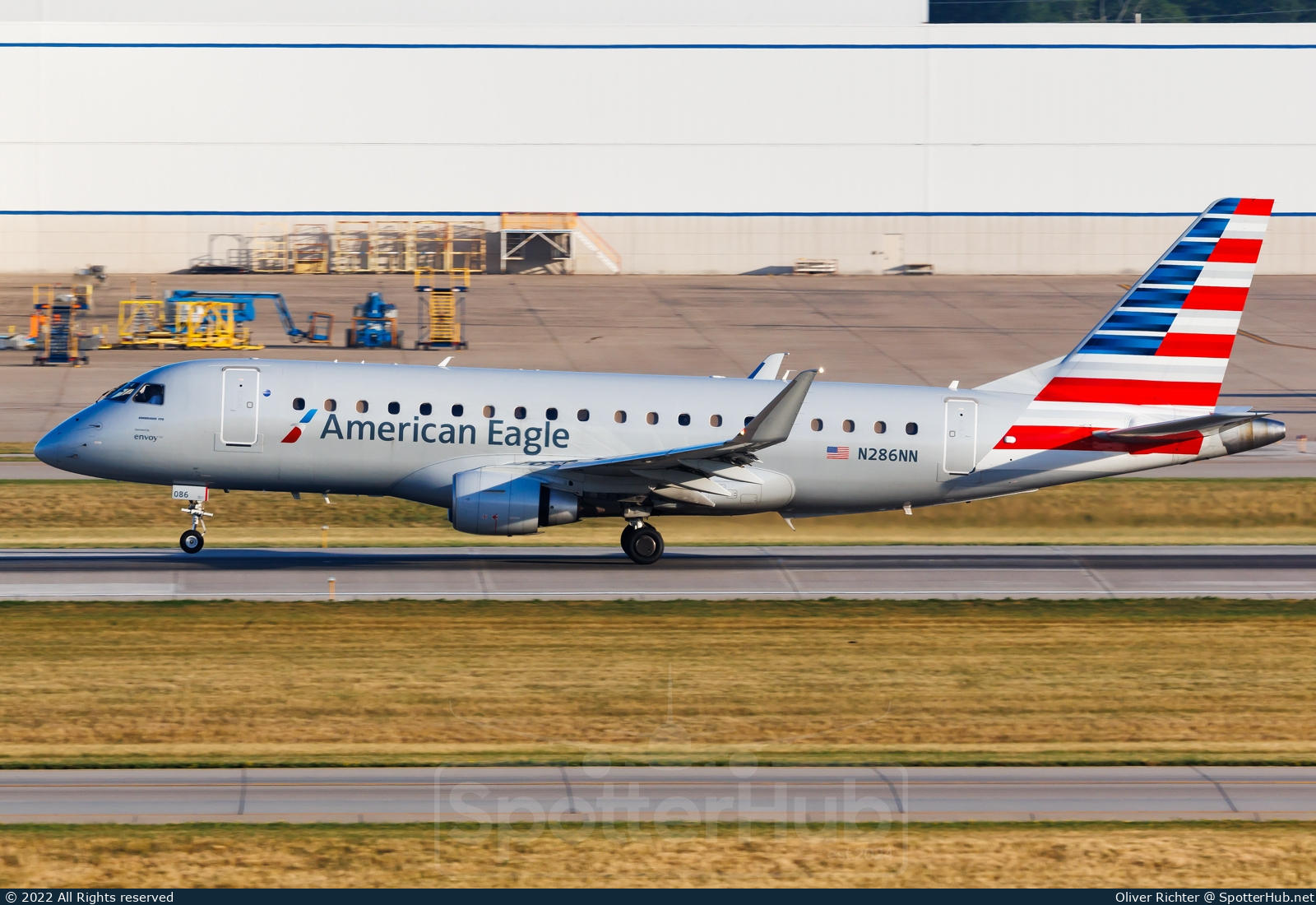 Photo of N286NN - Embraer ERJ-175LR operated by American Eagle (opb Envoy Air)