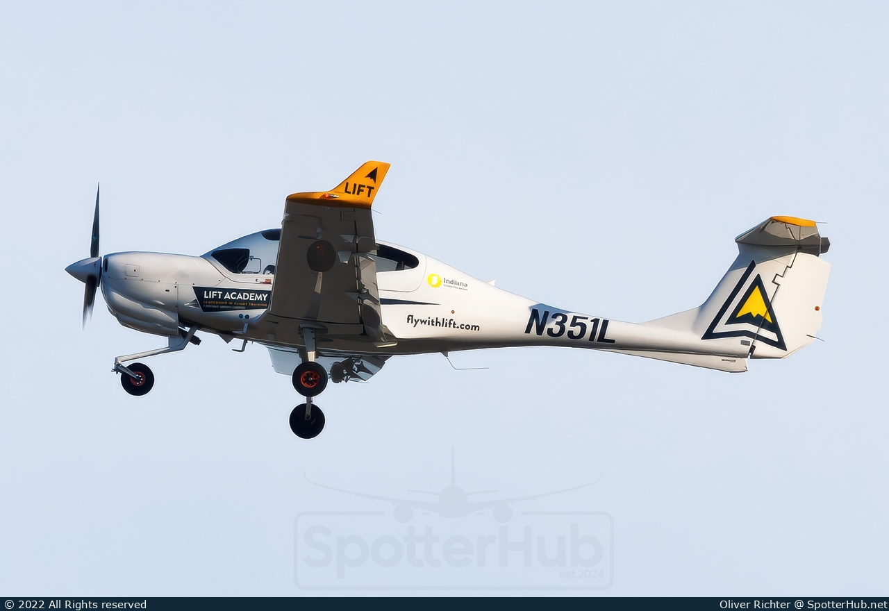 Photo of N351L - Diamond DA40 NG Diamond Star operated by LIFT Academy