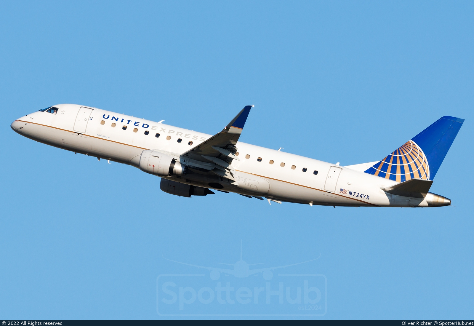 Photo of N724YX - Embraer ERJ-175LR operated by United Express (opb Republic Airways)