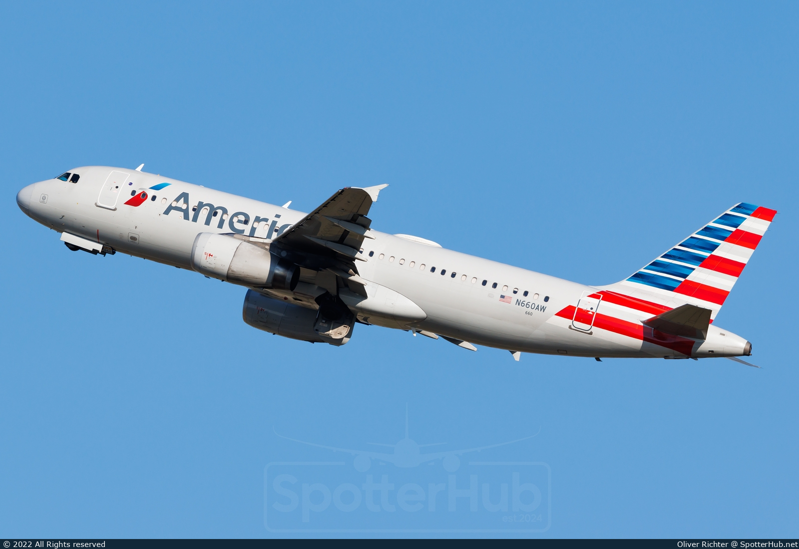 Photo of N660AW - Airbus A320-232 operated by American Airlines
