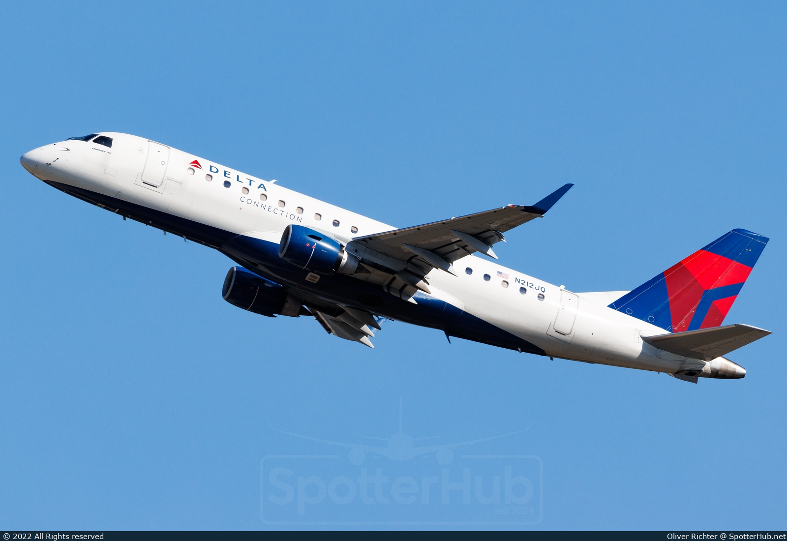 Photo of N212JQ - Embraer ERJ-175LR operated by Delta Connection (opb Republic Airways)