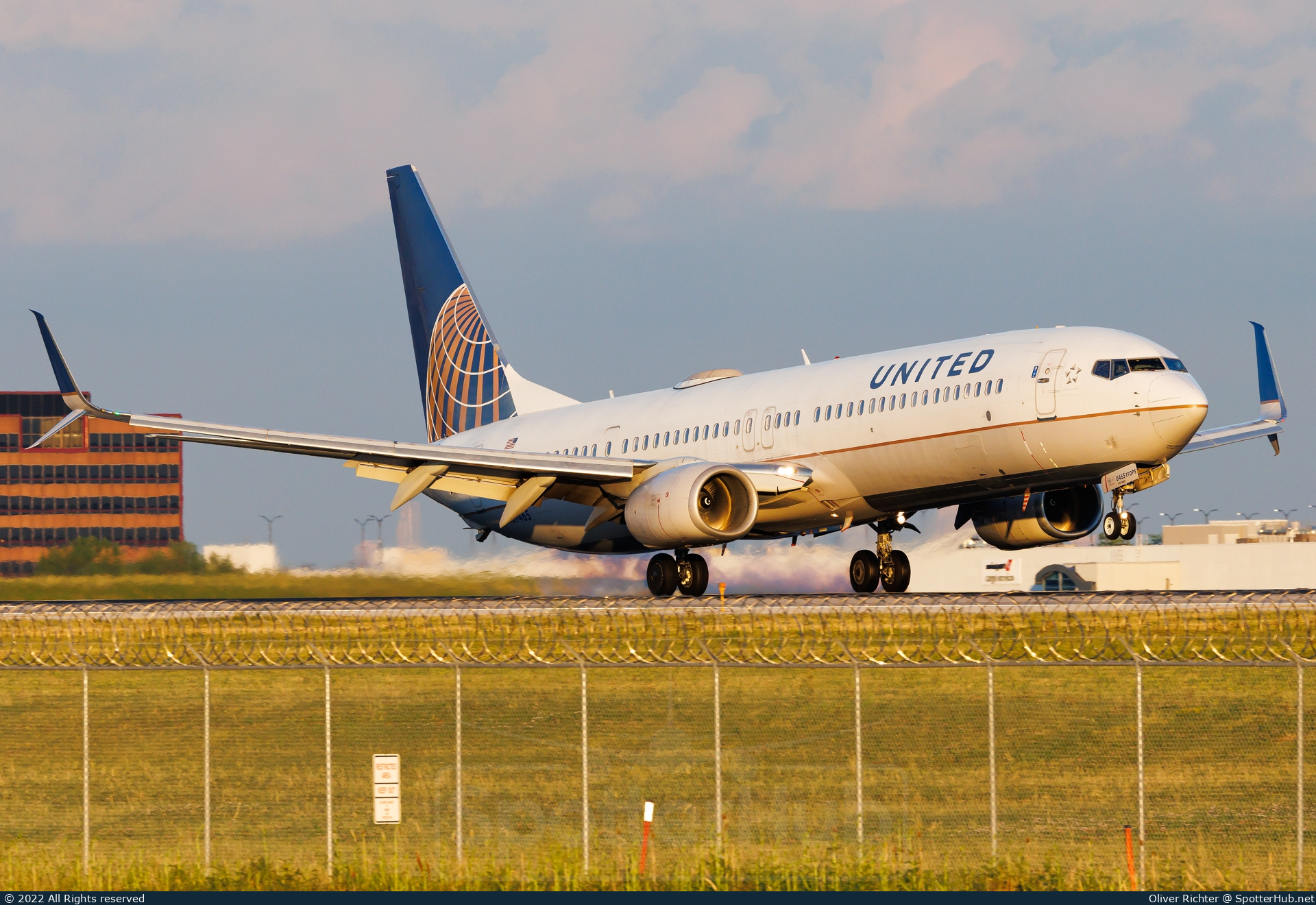 Photo of N37465 - Boeing 737-924(ER) operated by United Airlines