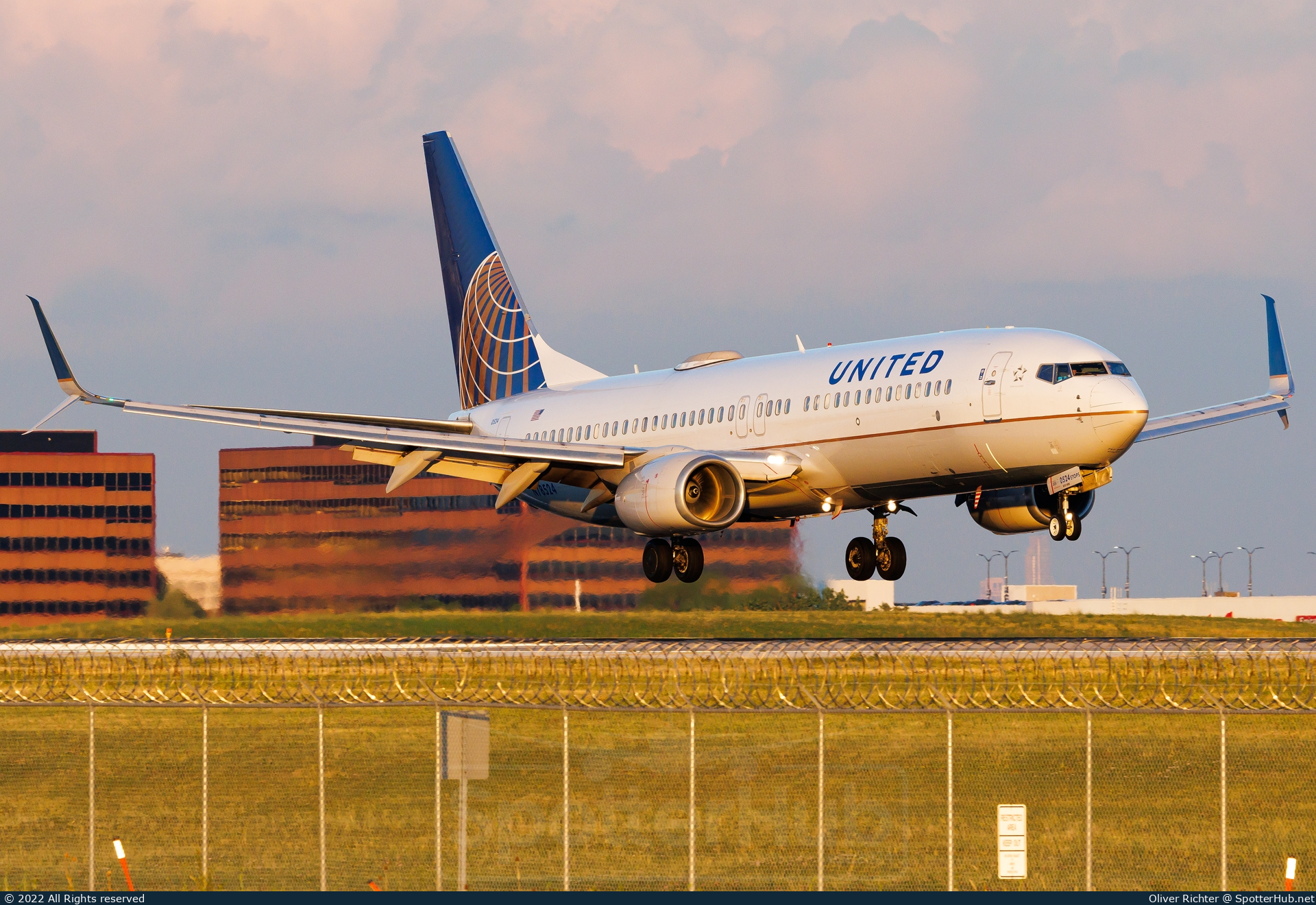 Photo of N78524 - Boeing 737-824 operated by United Airlines