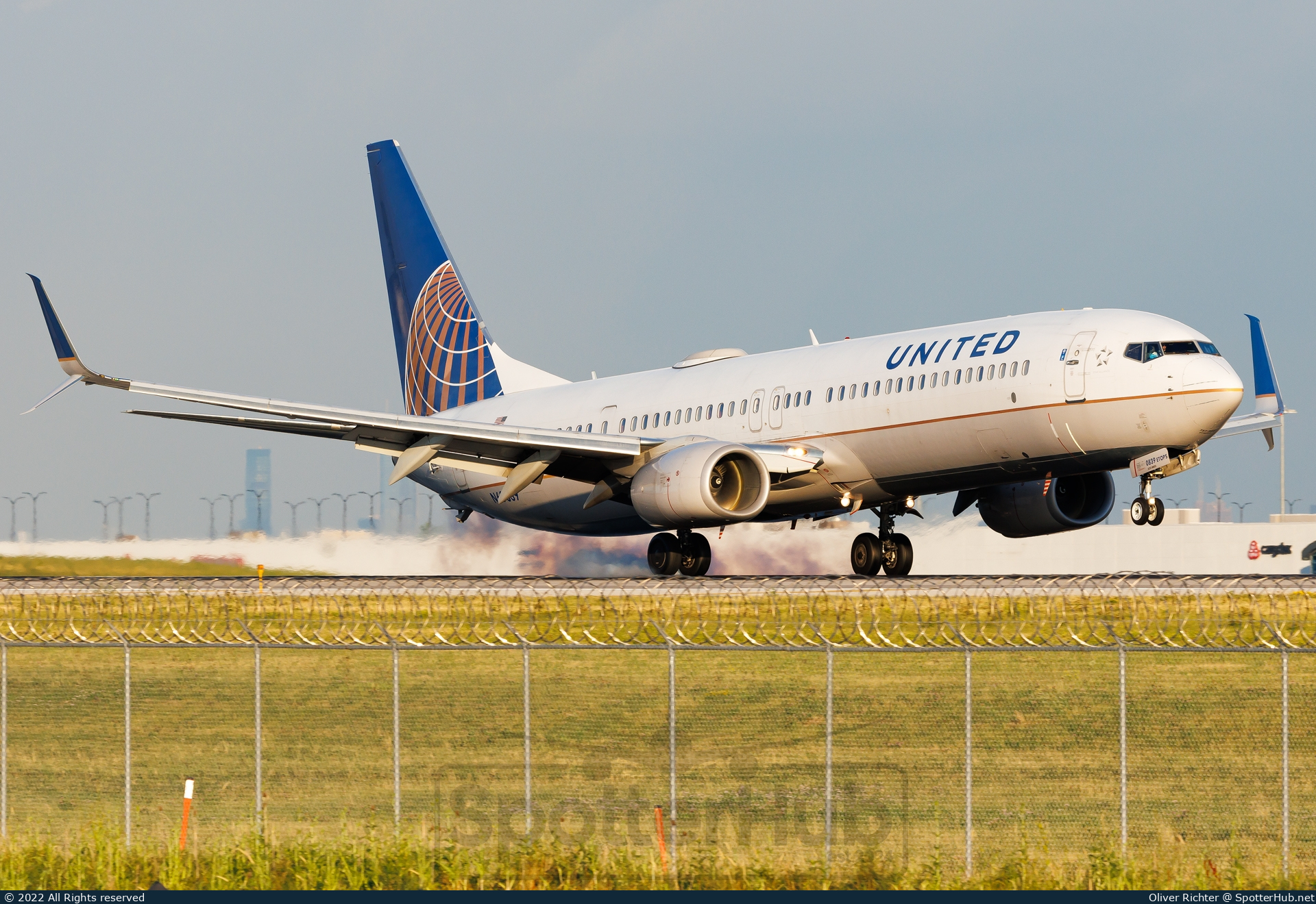 Photo of N69839 - Boeing 737-924(ER) operated by United Airlines